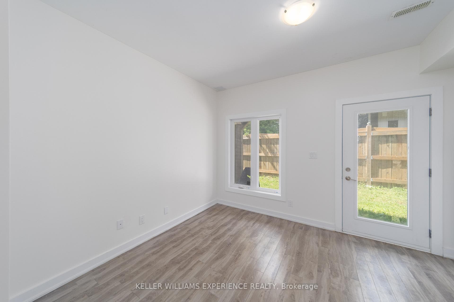 540 Essa Road Unit 29 photo 21