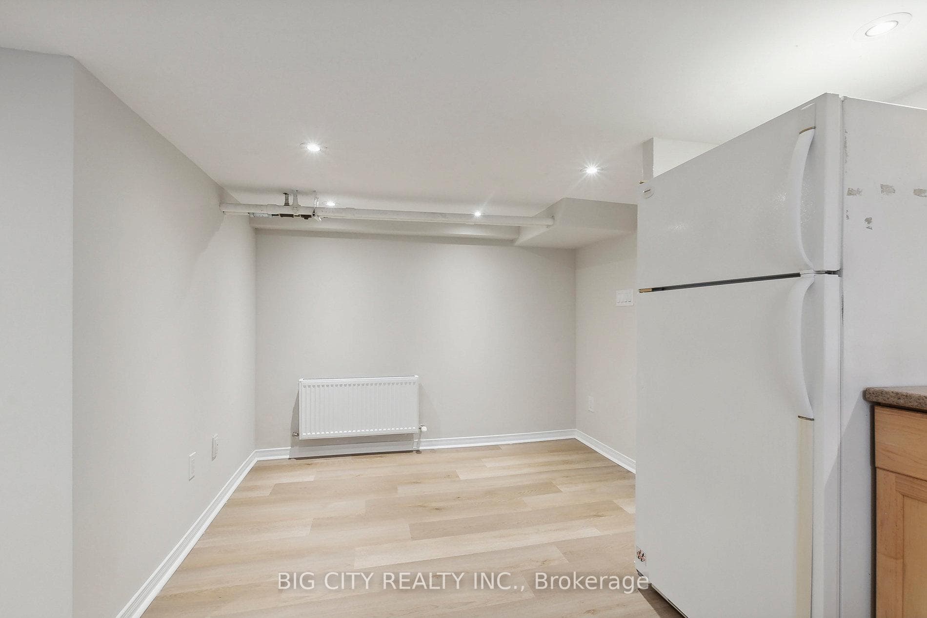 178 Douglas Avenue Unit Lower photo 3