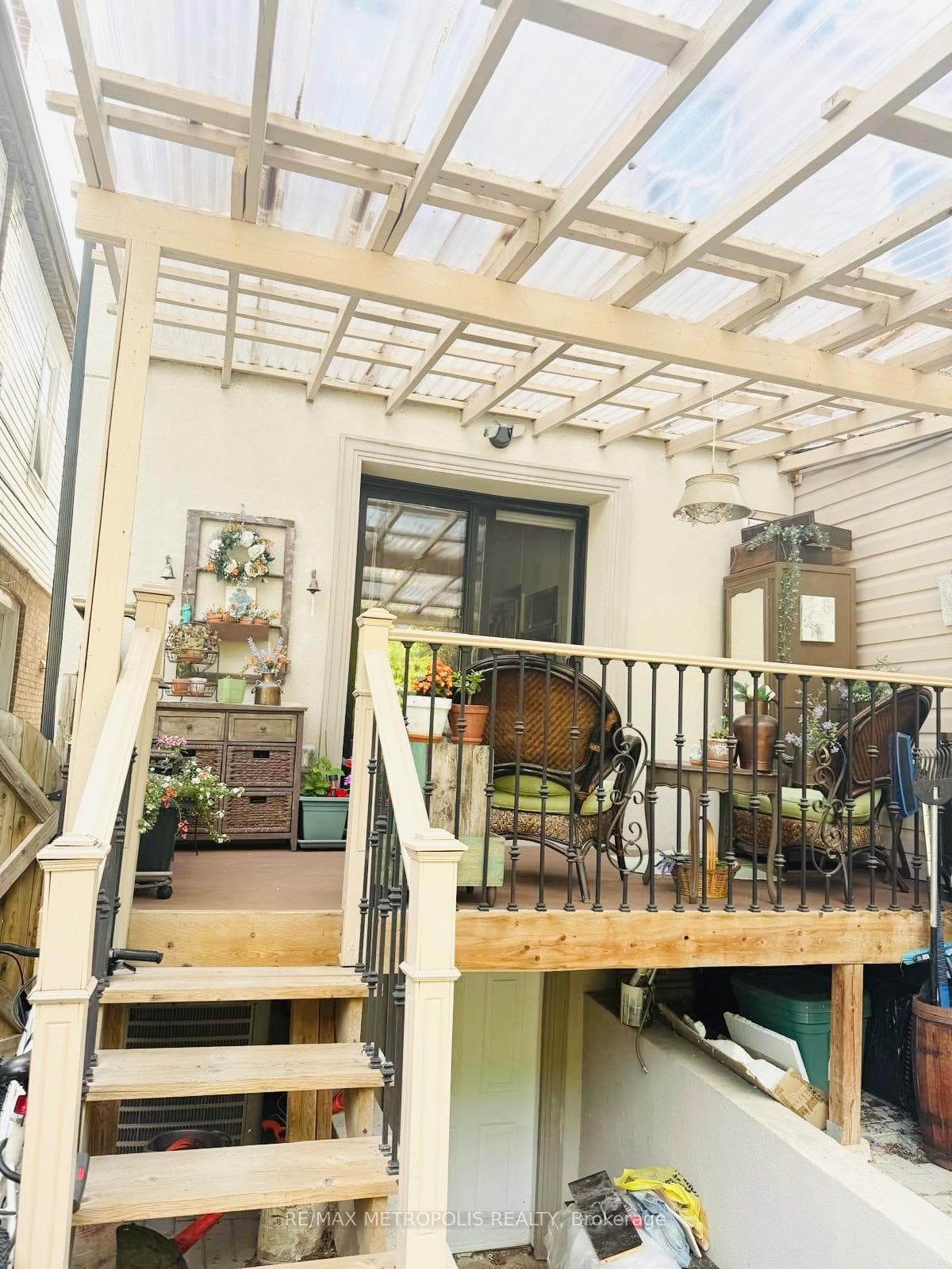 383 Coxwell Avenue Unit MAIN & UPPER photo 34