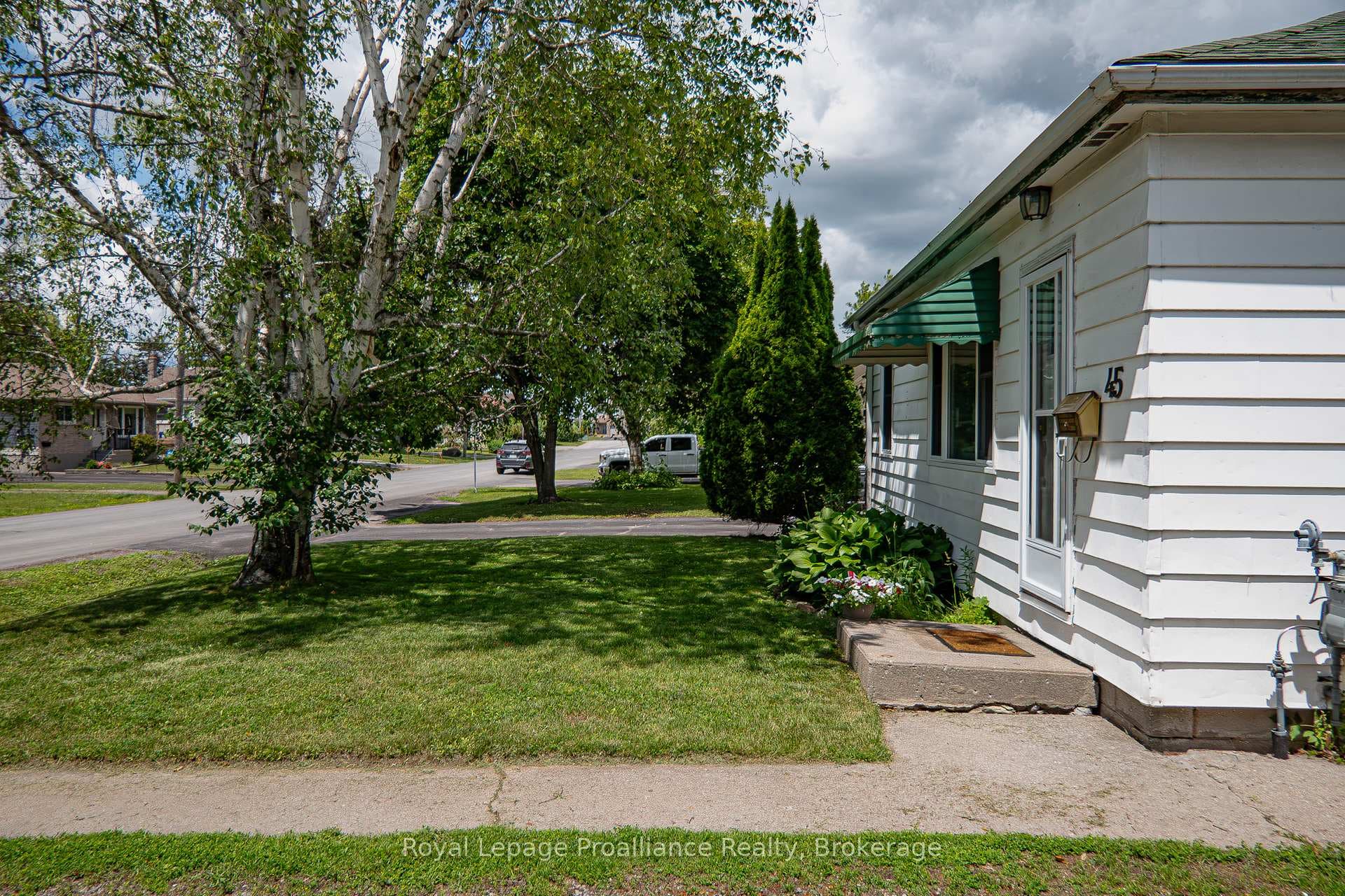 45 Valleyview Crescent photo 4