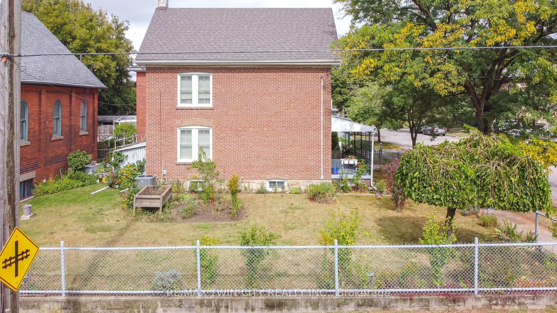 120 Alfred Street photo 39