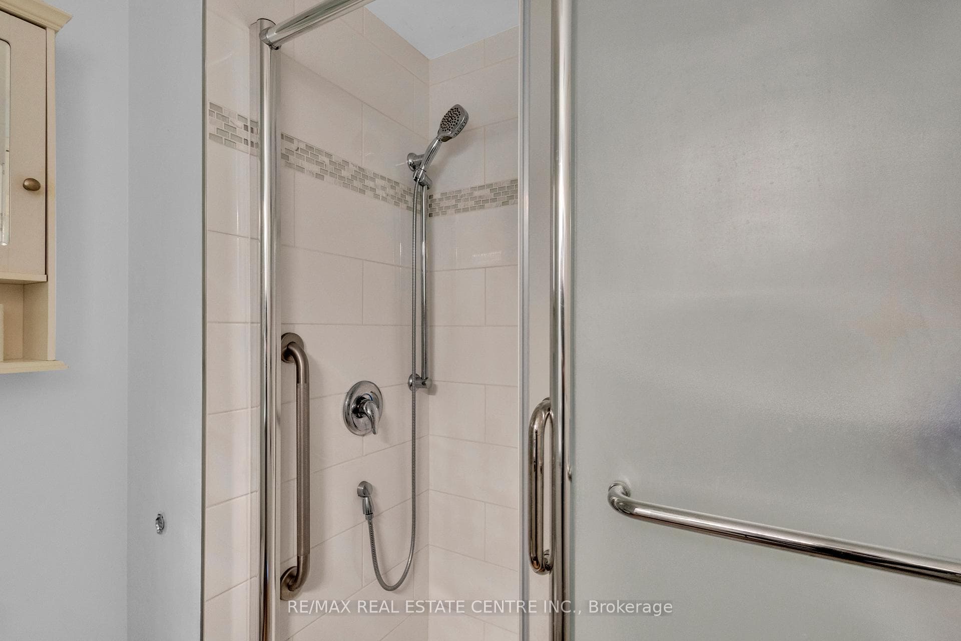 105 BAGOT Street Unit 202 photo 24
