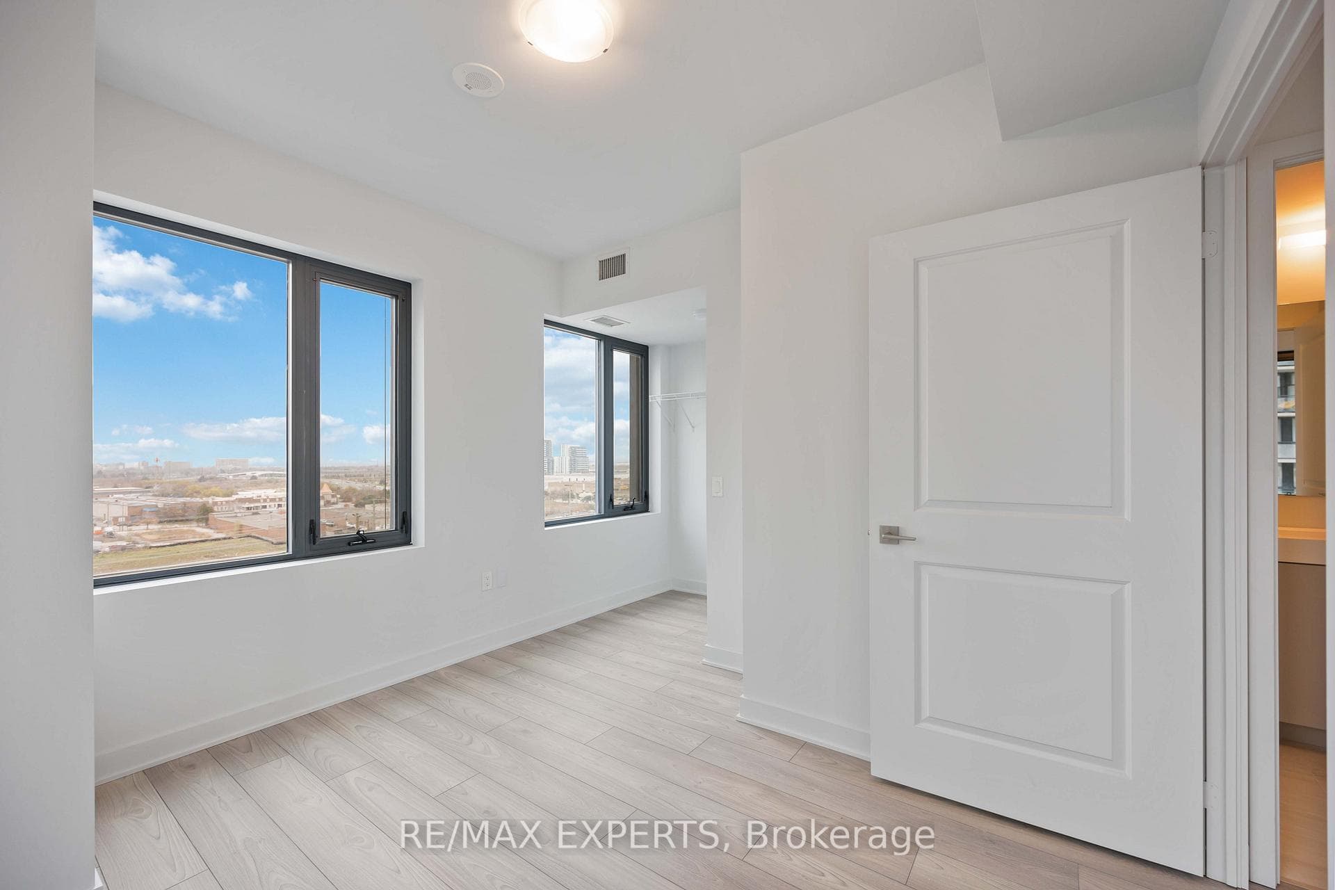 2920 Highway 7 Road Unit 1107 photo 18
