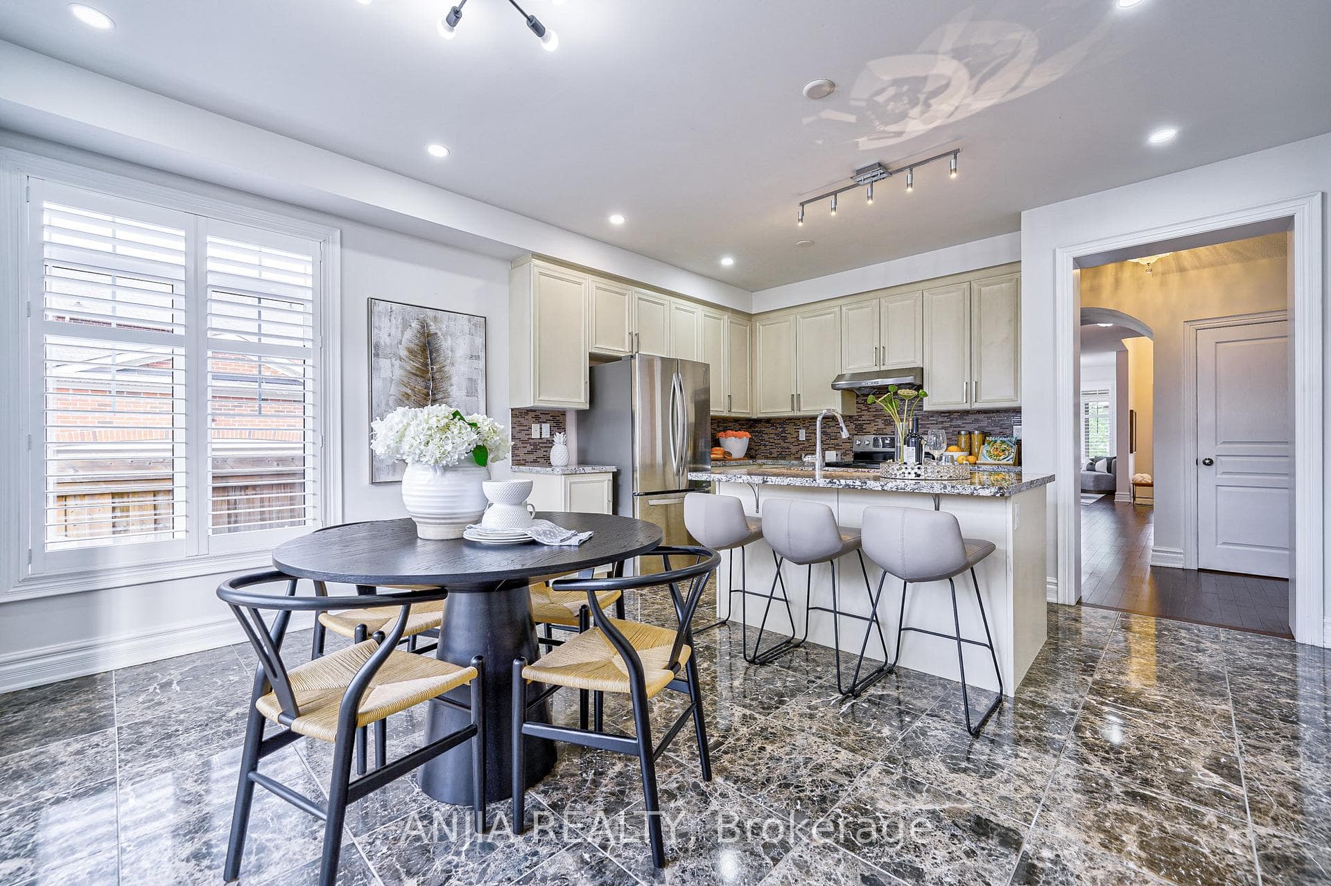38 Henry Bauer Avenue photo 14