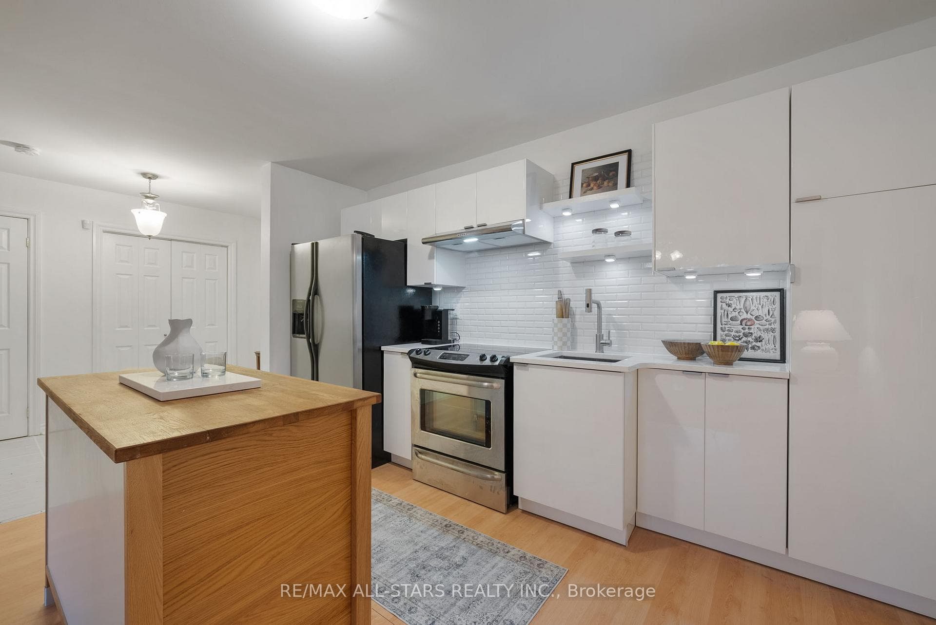 6 Milne Court photo 19