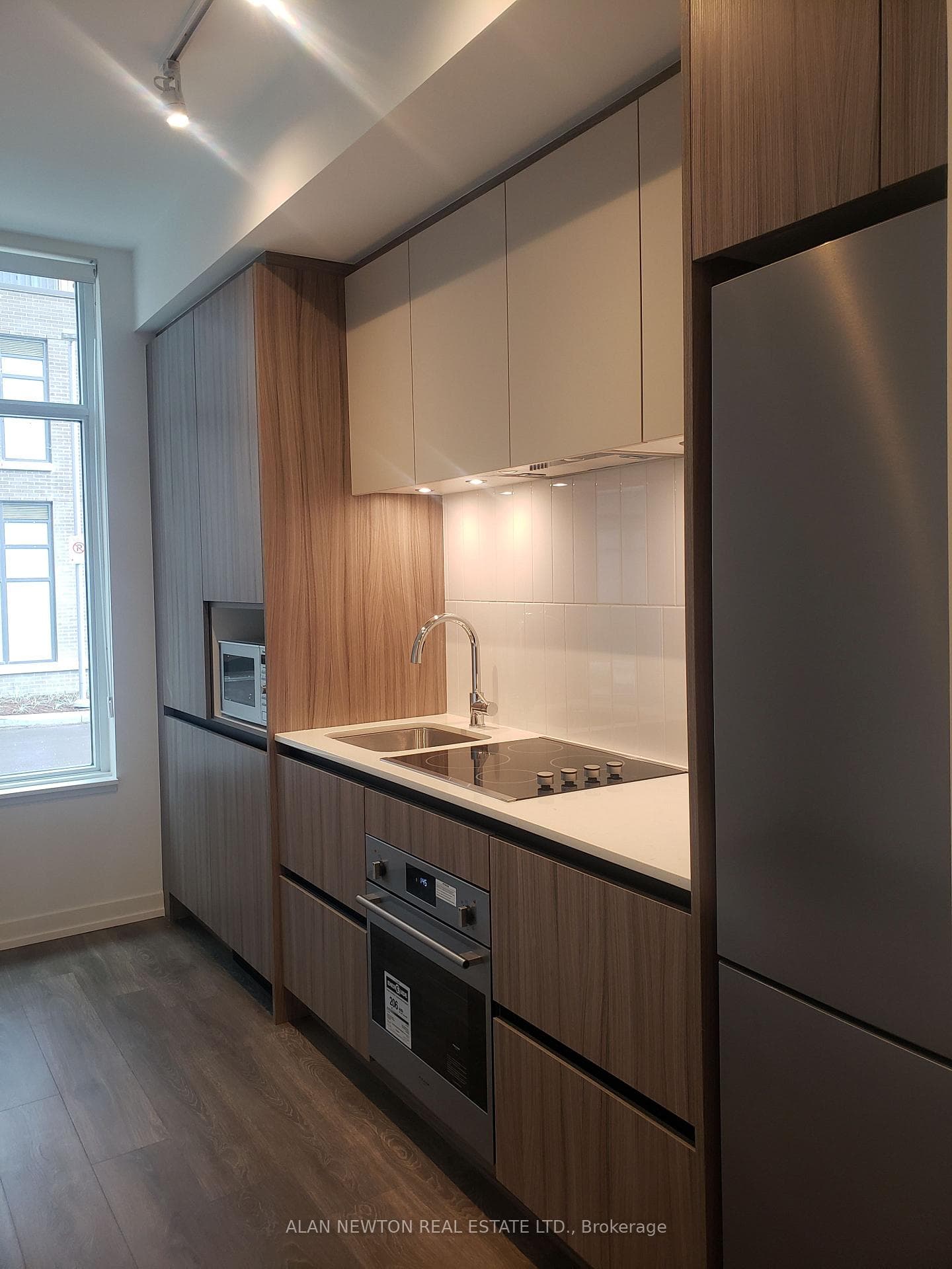 8 BEVERLY GLEN Boulevard Unit 110 photo 3
