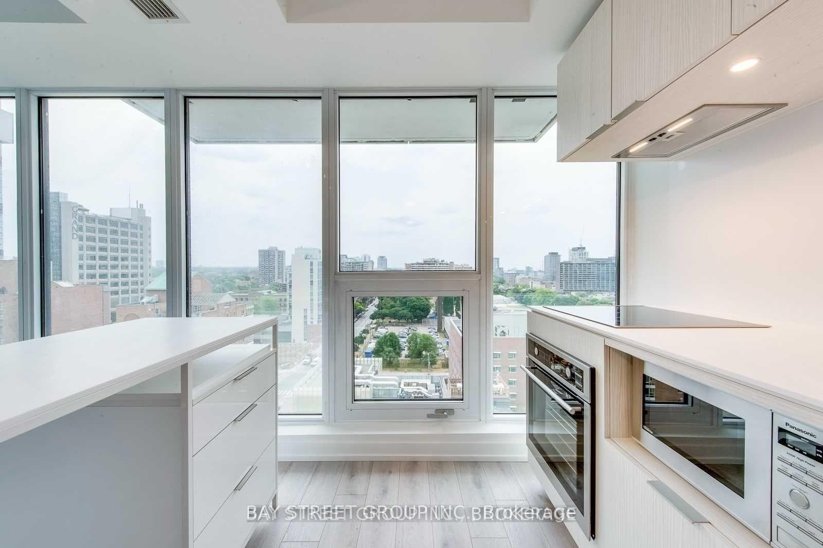 77 Shuter Street Unit 2207 photo 17