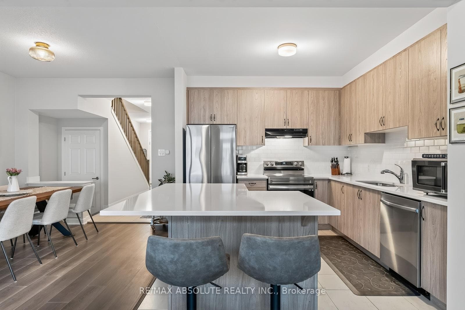 235 BILLRIAN Crescent photo 9