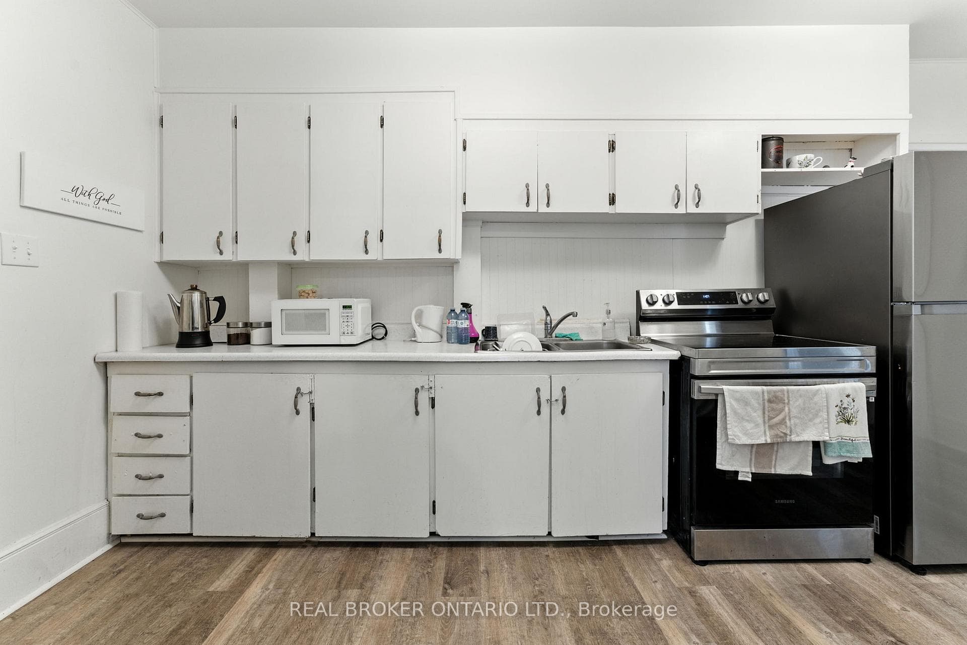 396 William Street photo 11