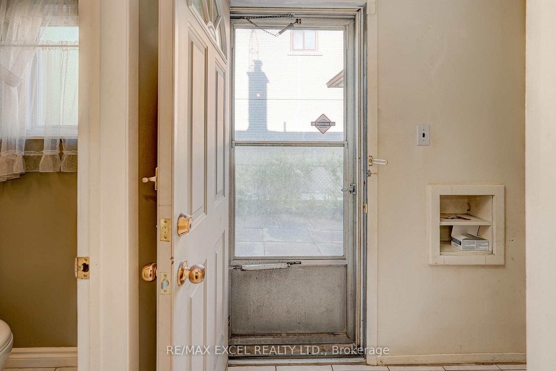 2 Pitfield Road photo 28
