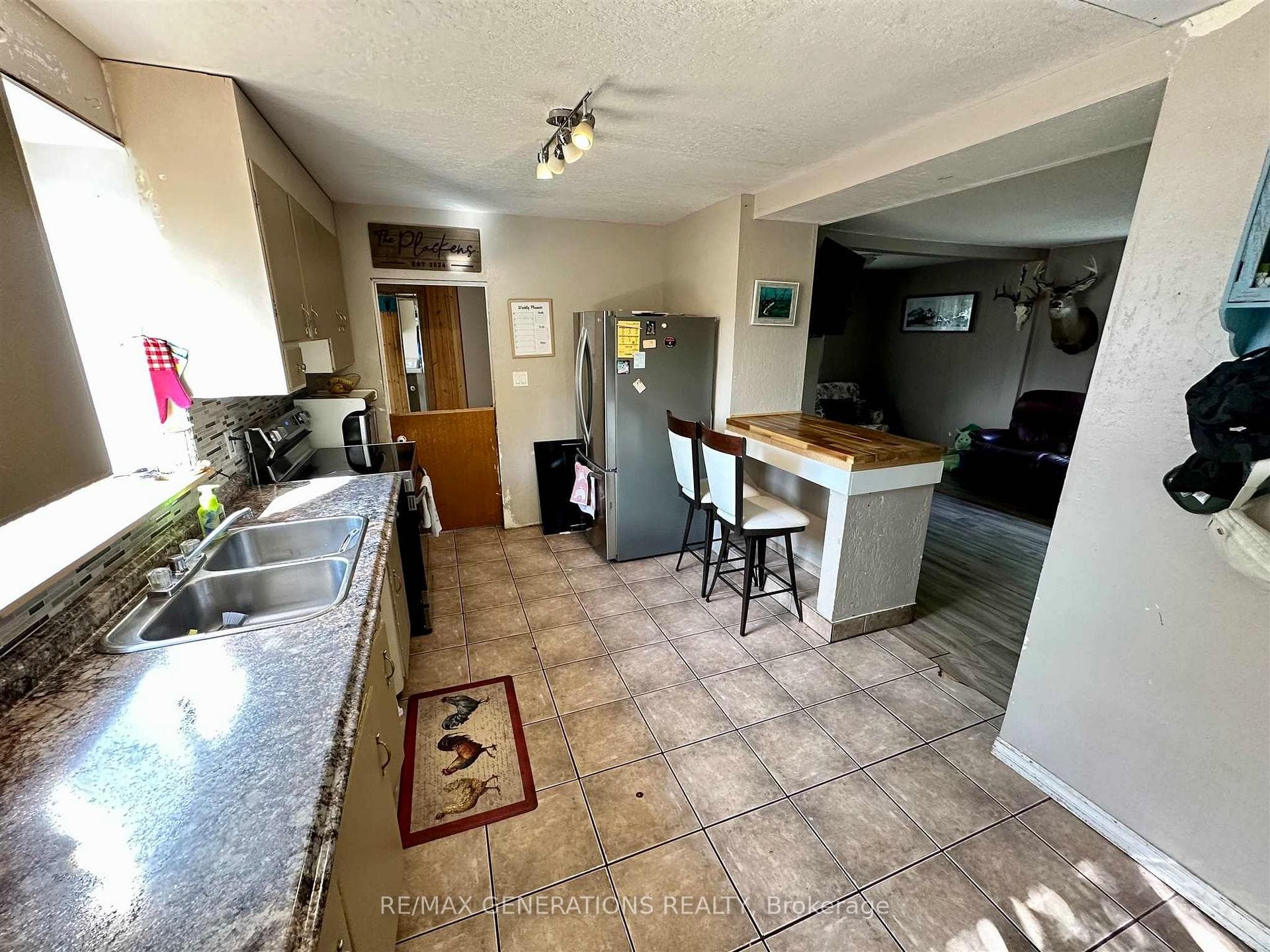 554 Strand Avenue photo 5