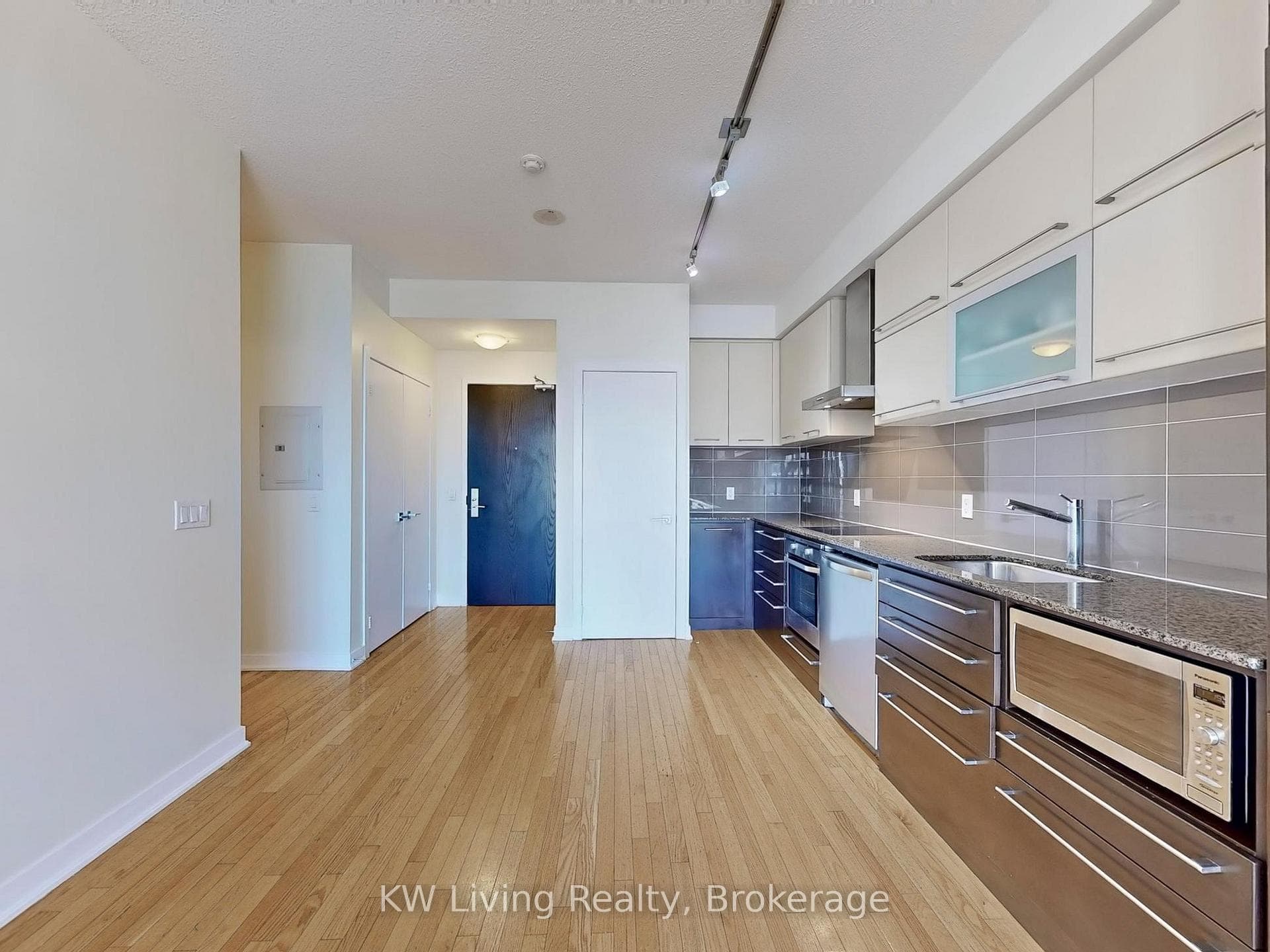 770 Bay Street Unit 1403 photo 4