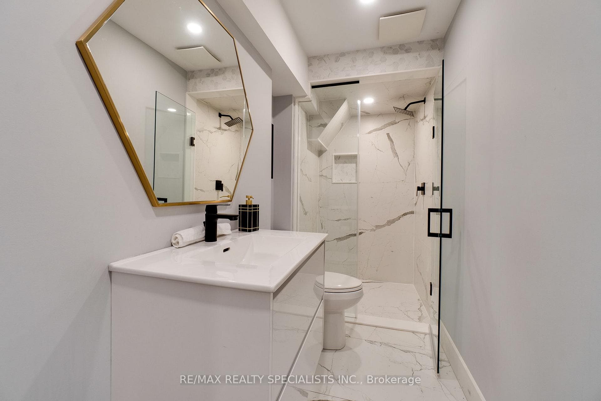 81 Larry Crescent photo 37