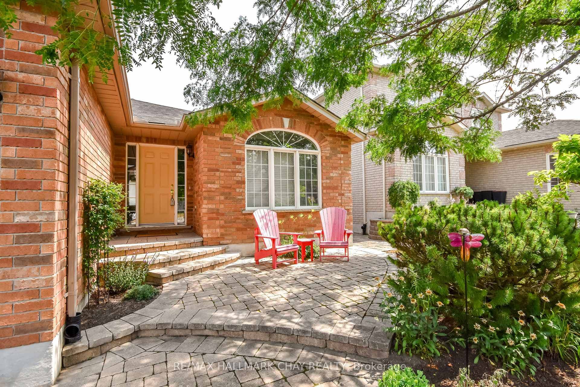 167 Crompton Drive photo 2