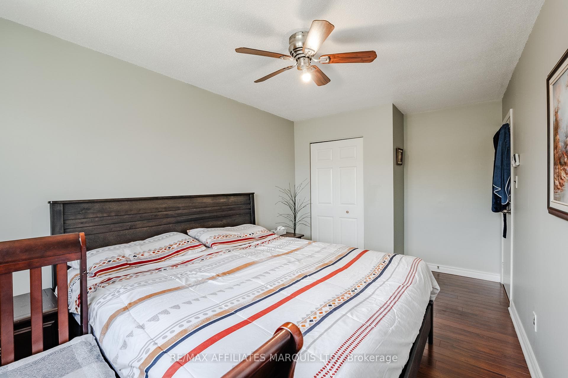 812 Glengarry Boulevard photo 24