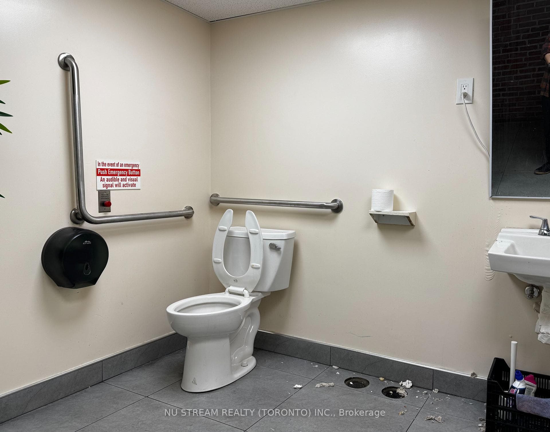 515 Bloor Street photo 16