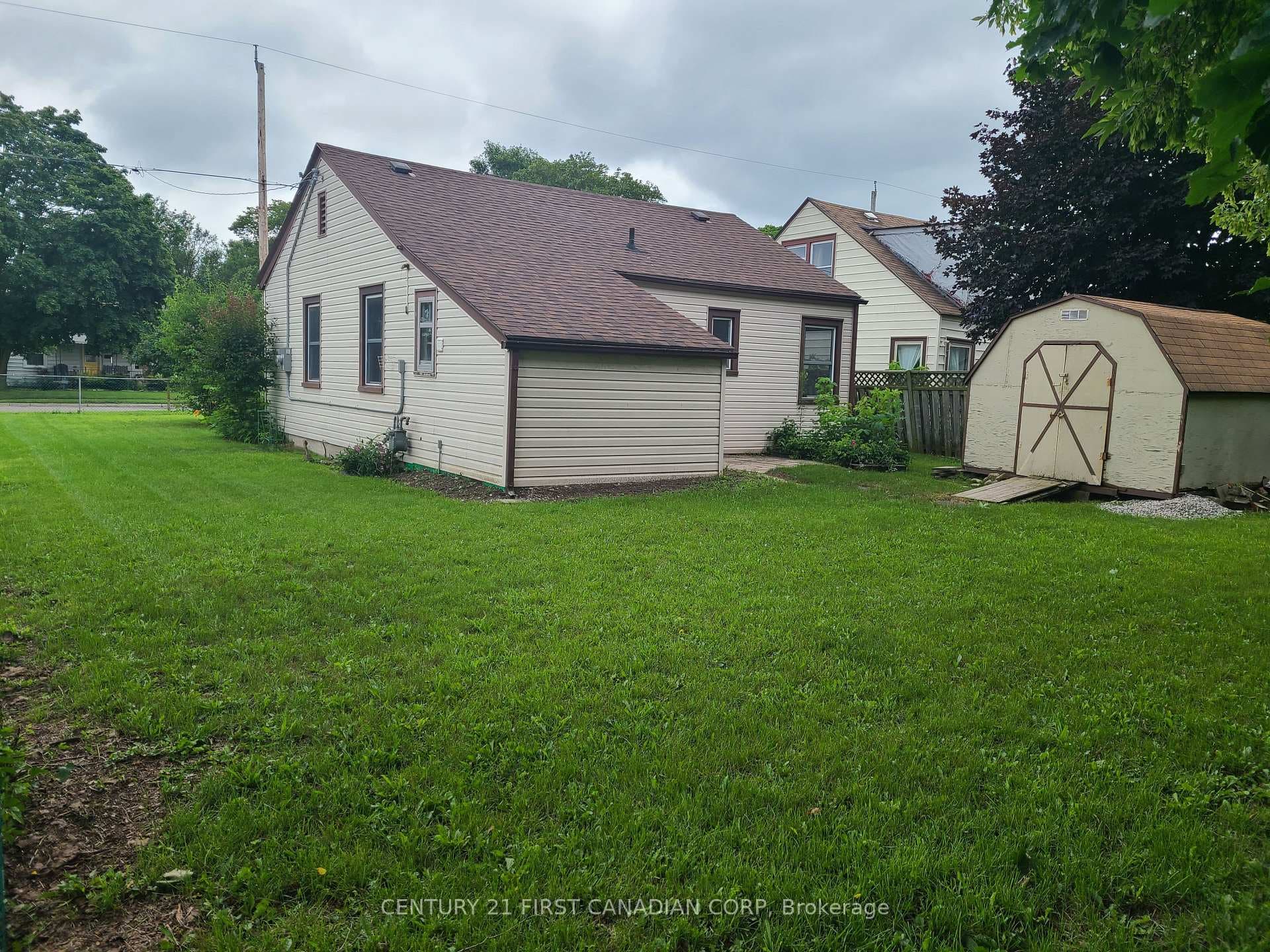 177 Sanders Street photo 22