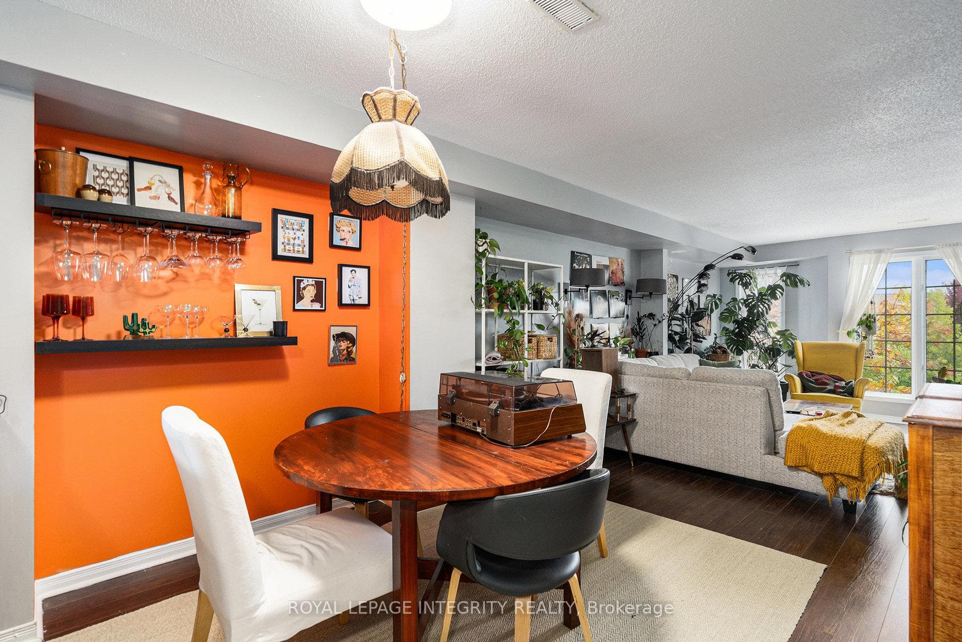 813 Longfields Drive photo 9