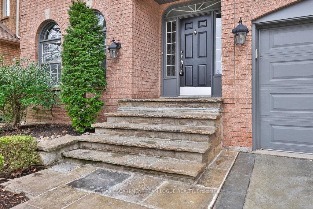 2024 Peak Place photo 2