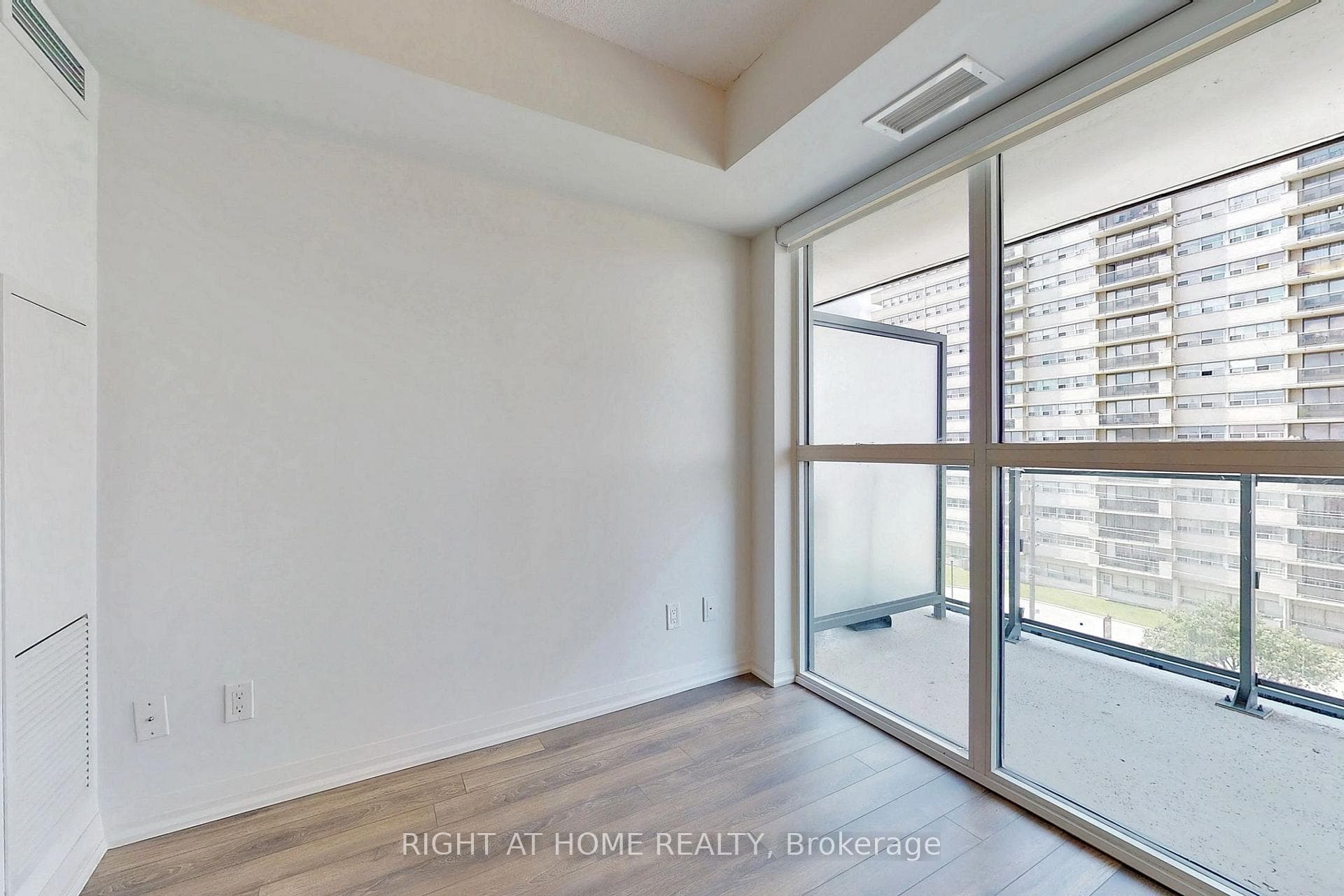 30 Meadowglen Place Unit 802 photo 11