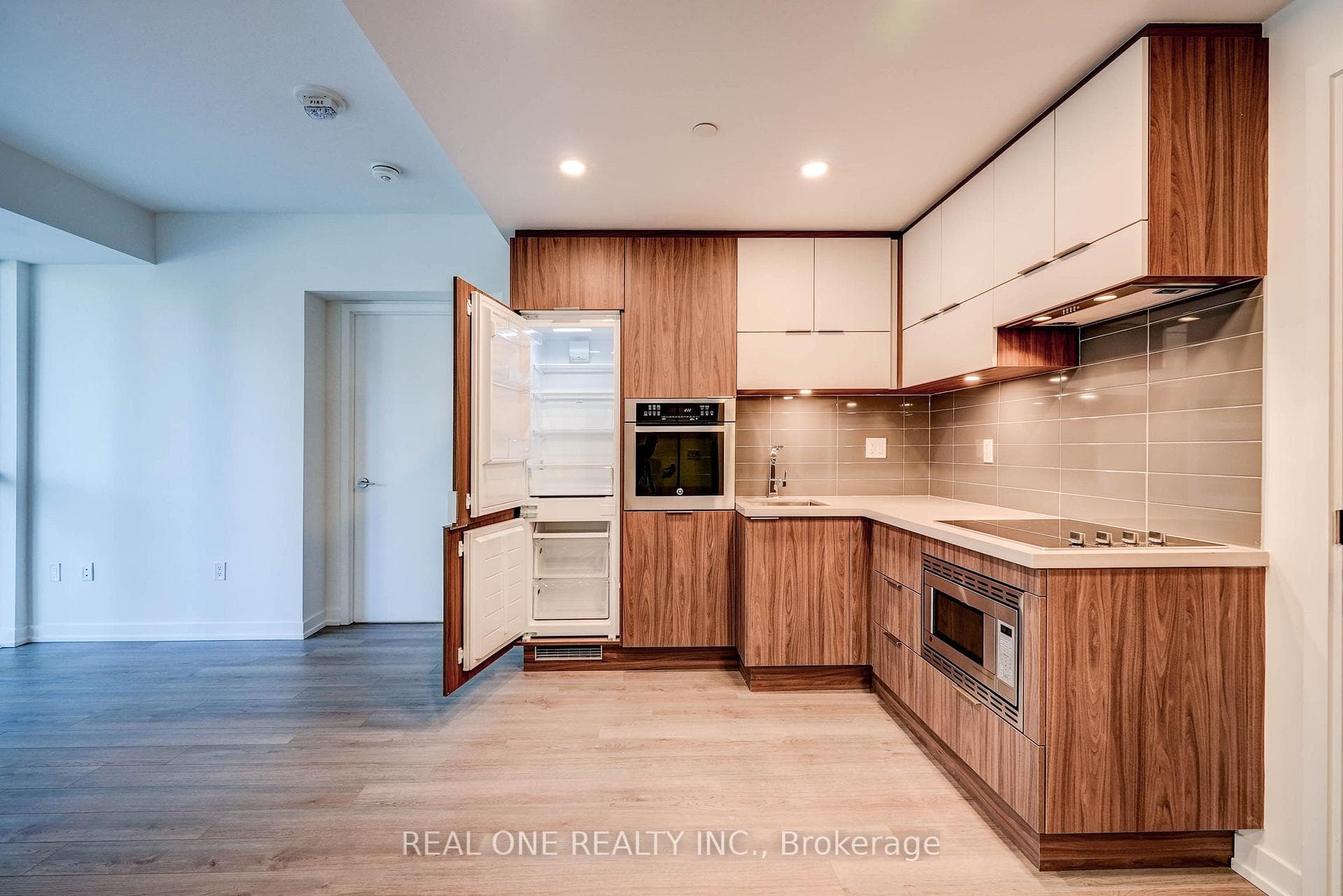 39 Roehampton Avenue Unit 906 photo 17