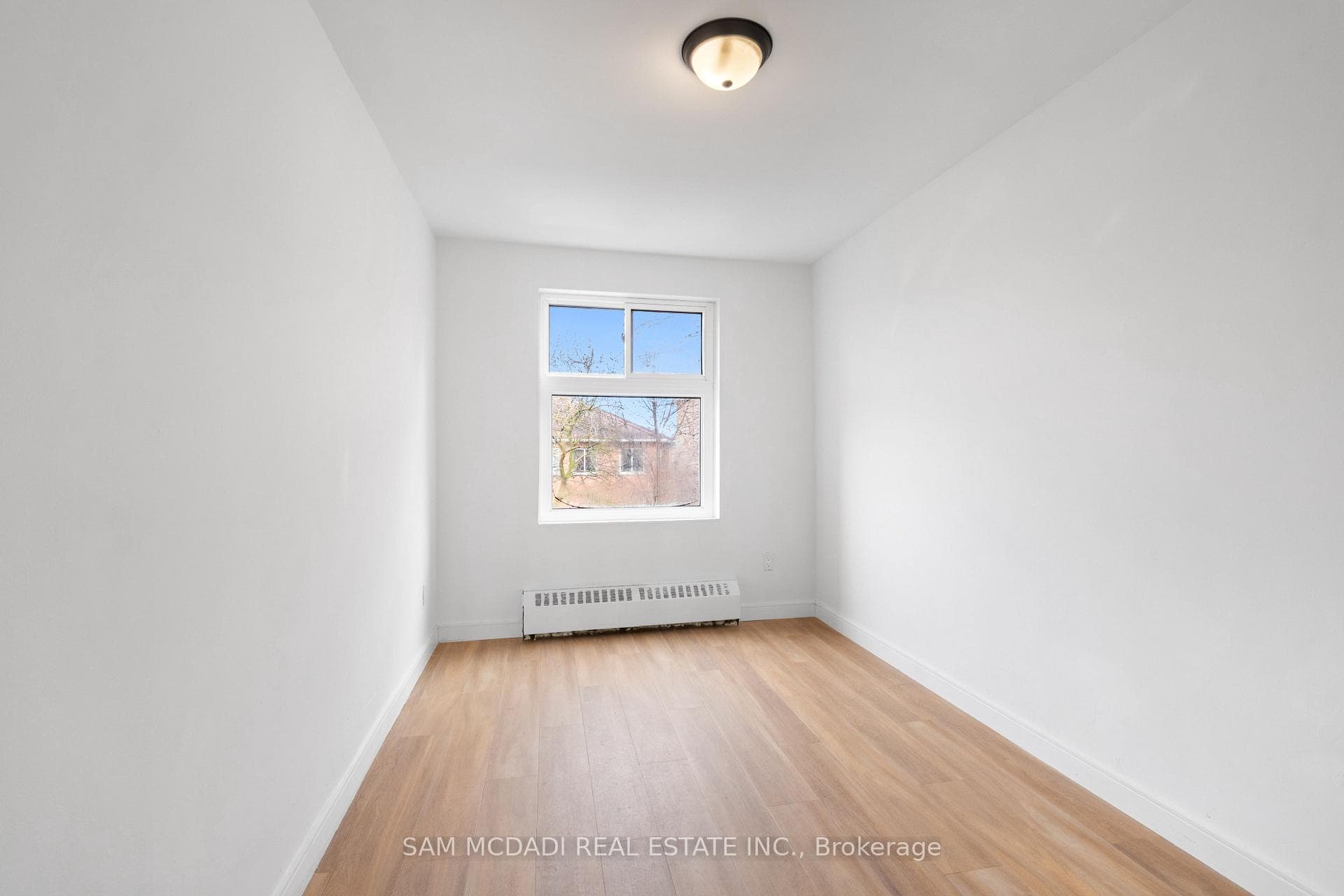 1018 Burnhamthorpe Road photo 12