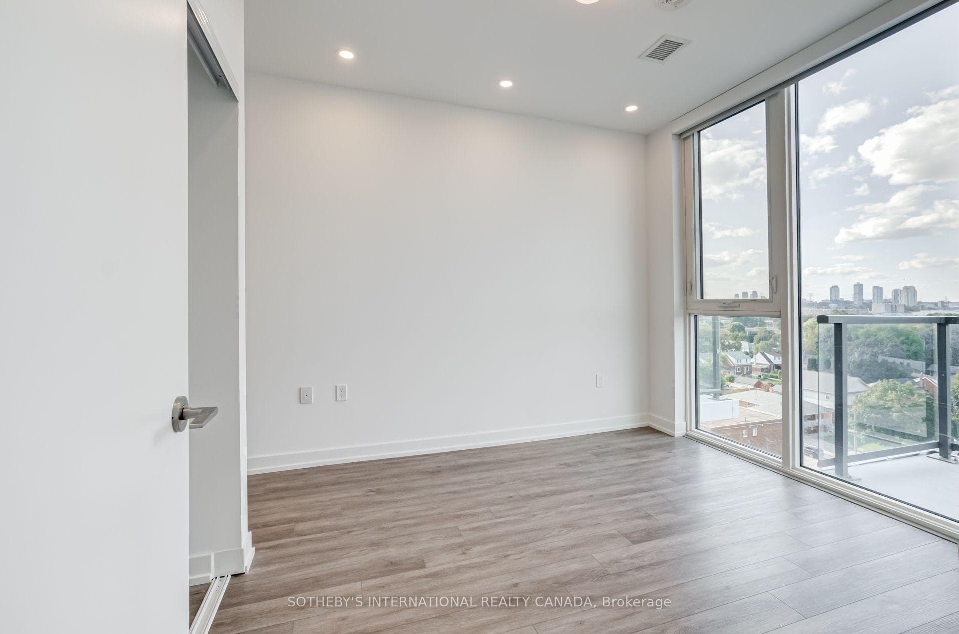 1195 The Queensway Avenue Unit 803 photo 14