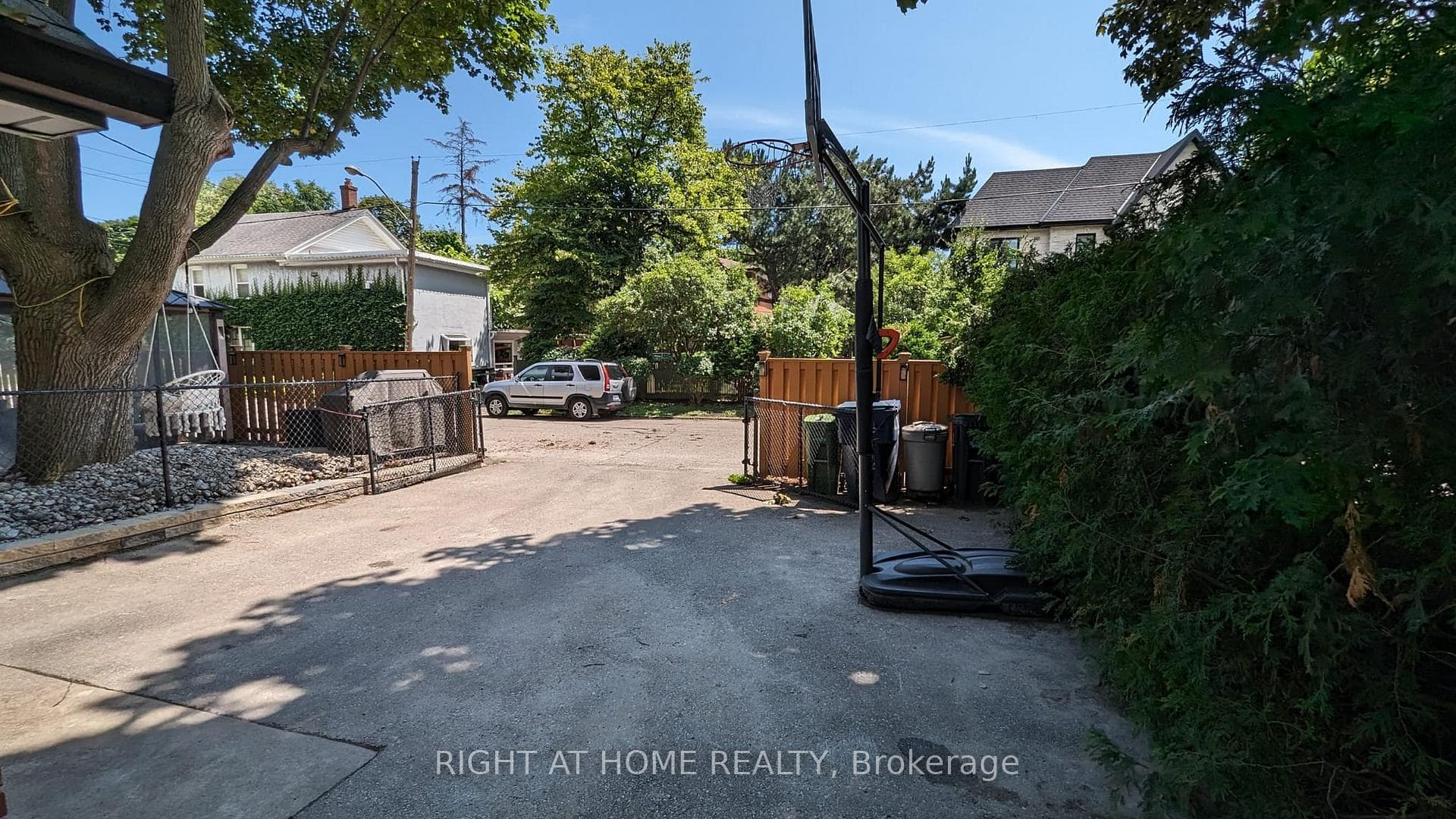 210 Prince Edward Drive photo 22
