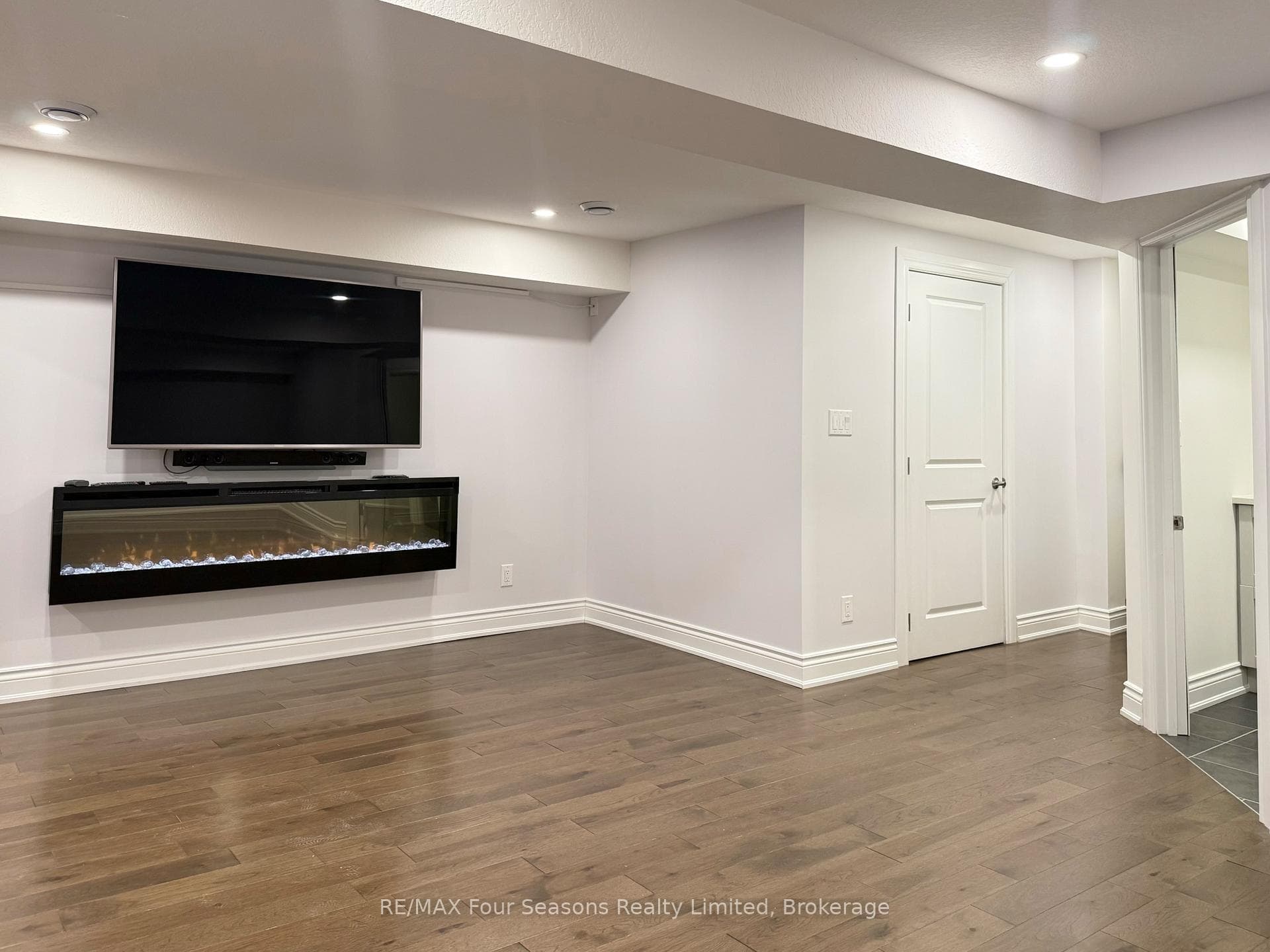 51 Carlyle Place photo 27