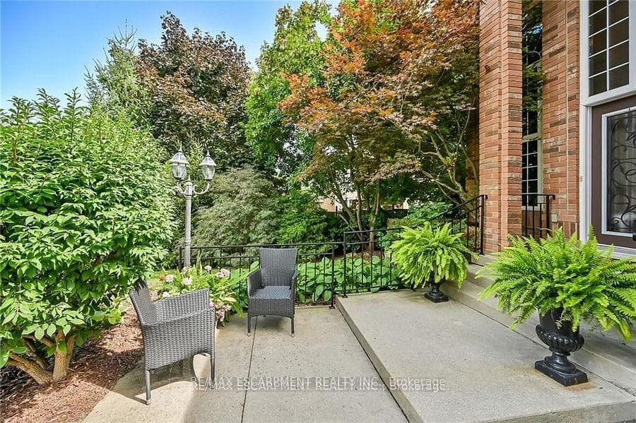 15 Pelham Drive photo 3