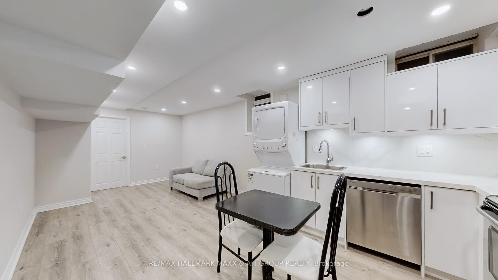 719 Shanahan Boulevard Unit Basement B photo 10