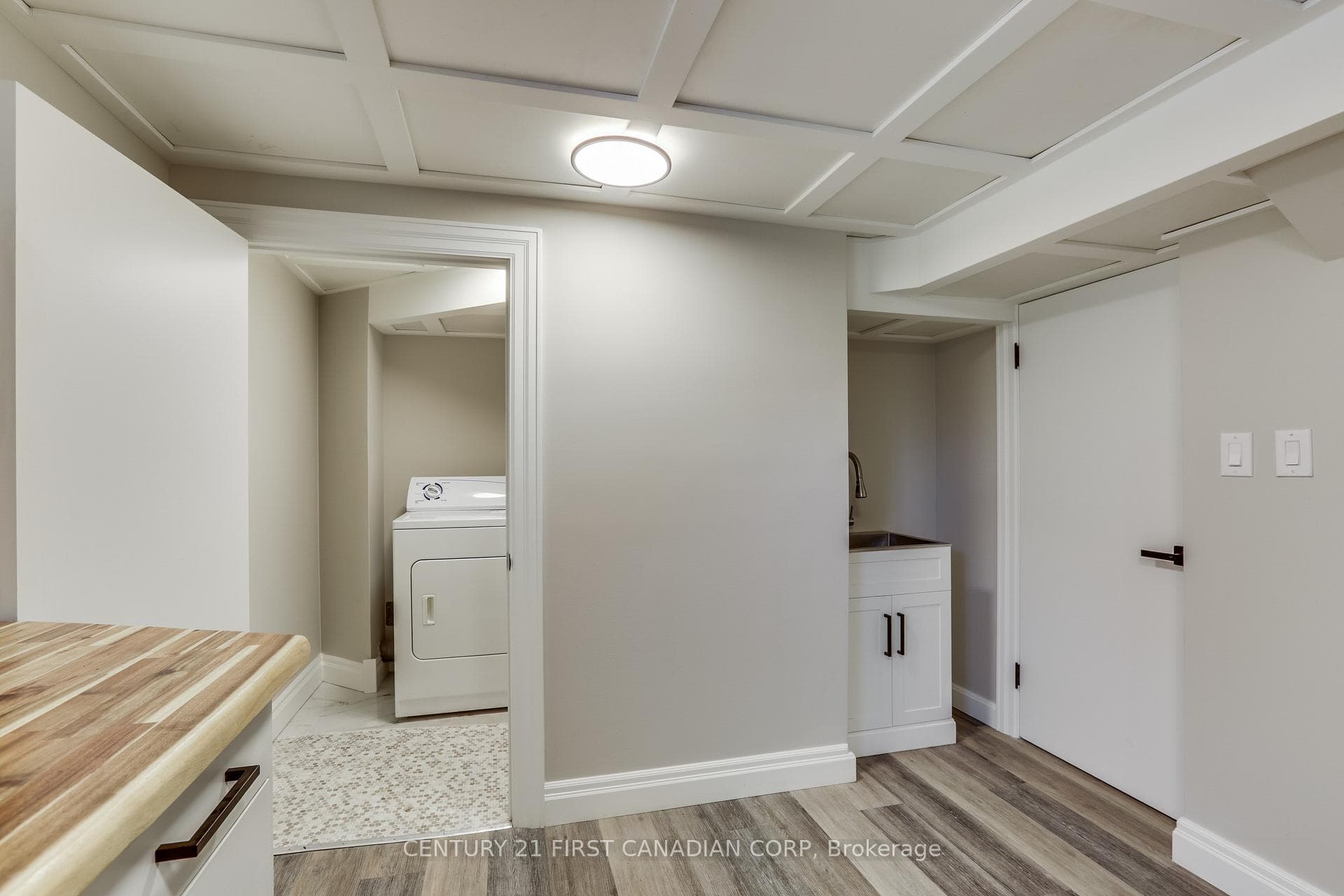 1326 Brydges Street photo 34