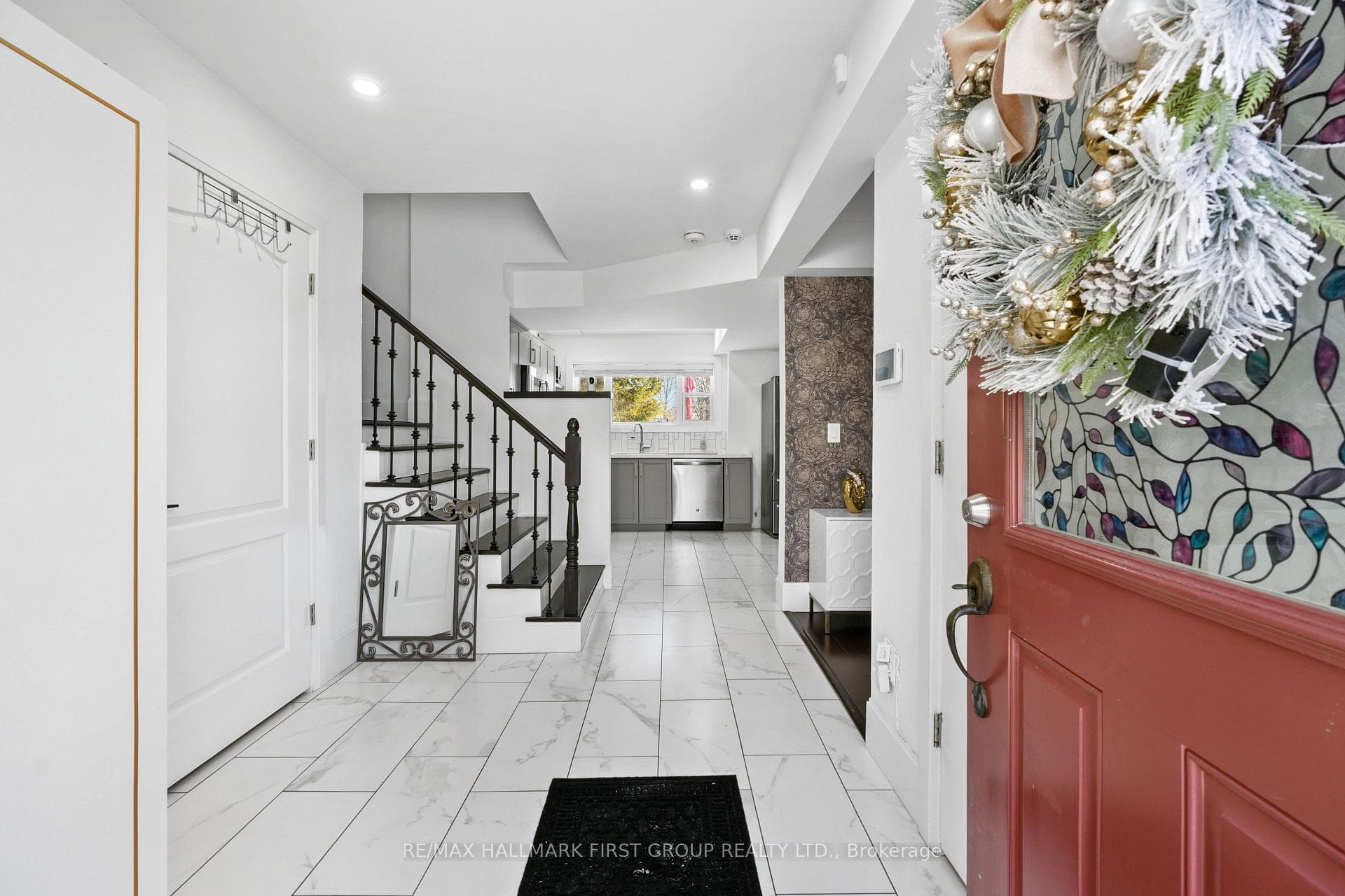 254 St Andrews Lane photo 5