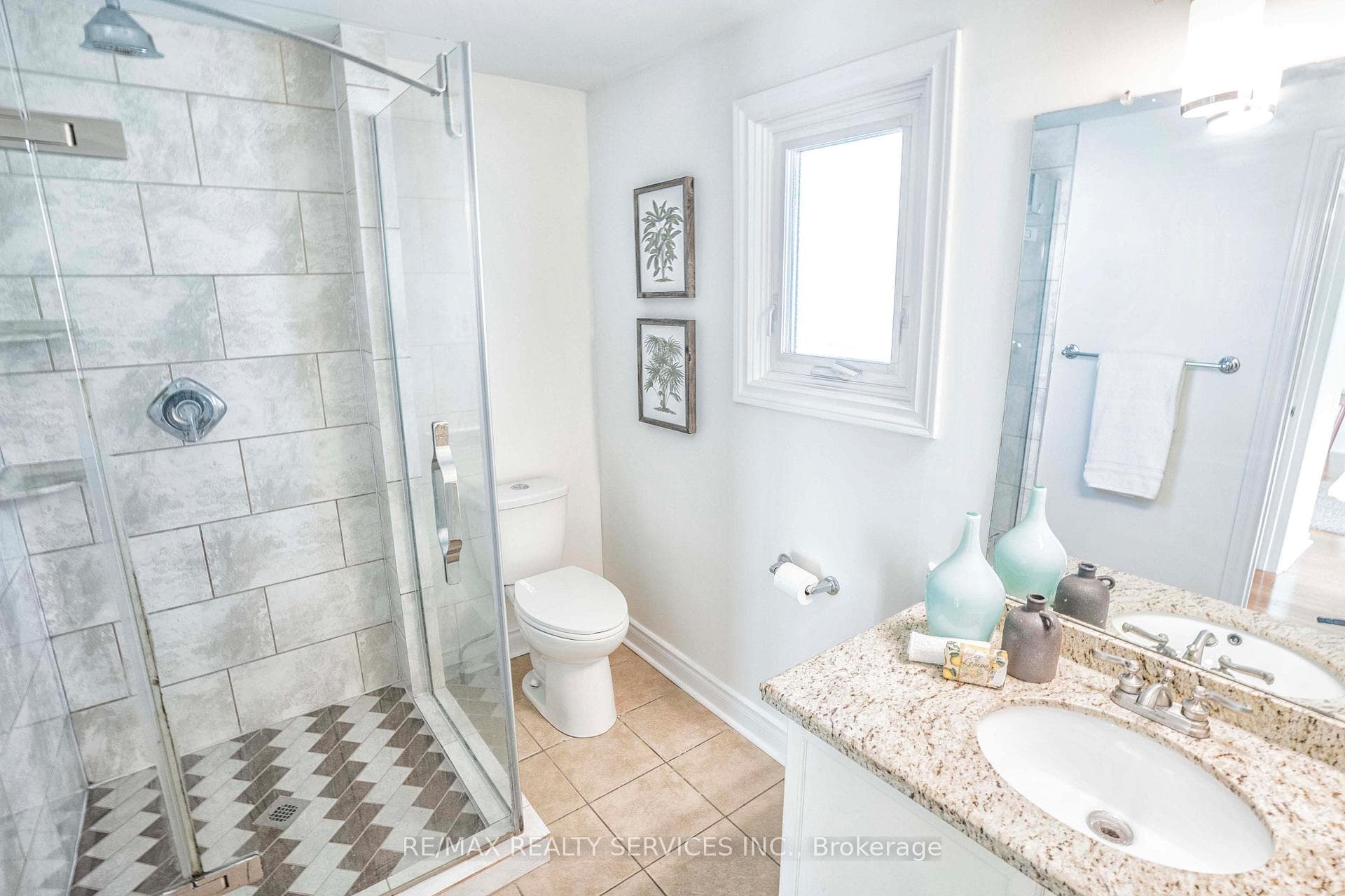 1594 Upper Wellington Street photo 23