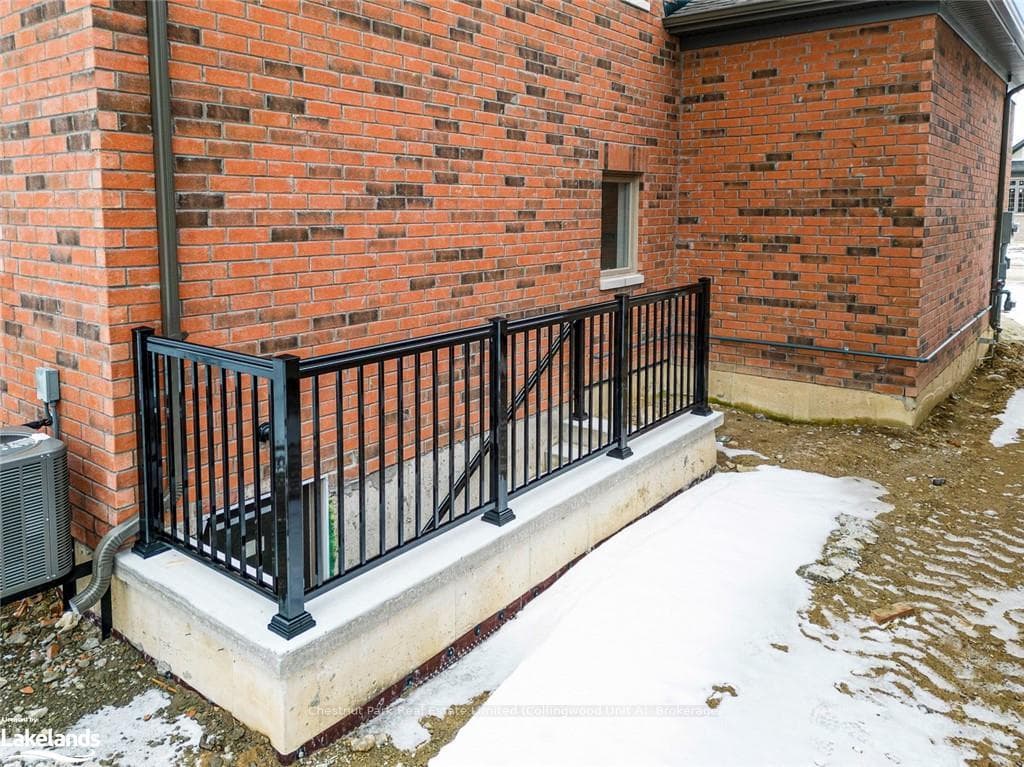 244 DUNCAN Street photo 28