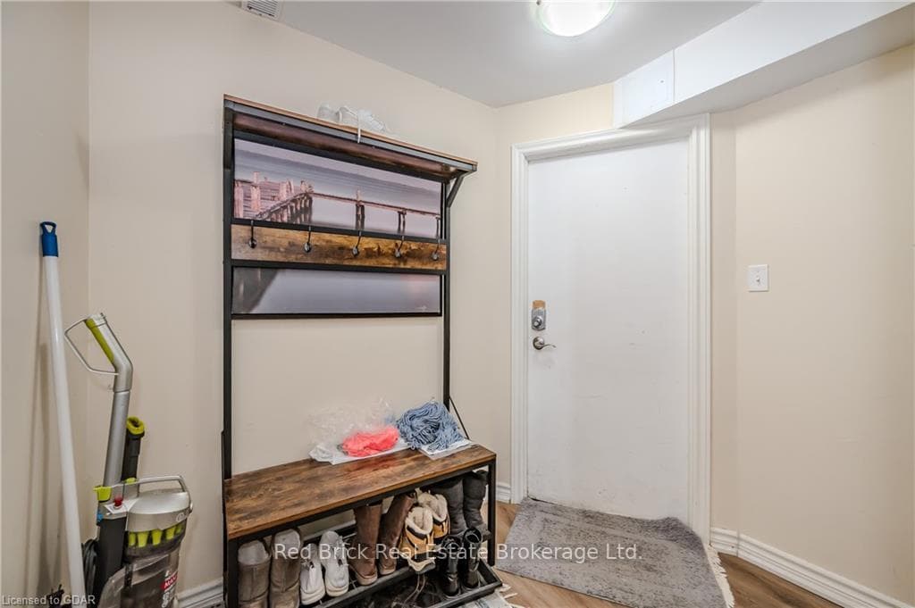 48 SIDNEY Crescent photo 16