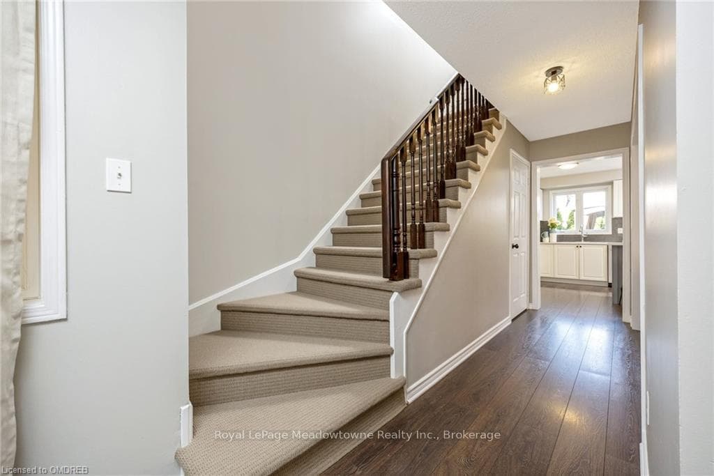 207 SHERWOOD Road photo 17