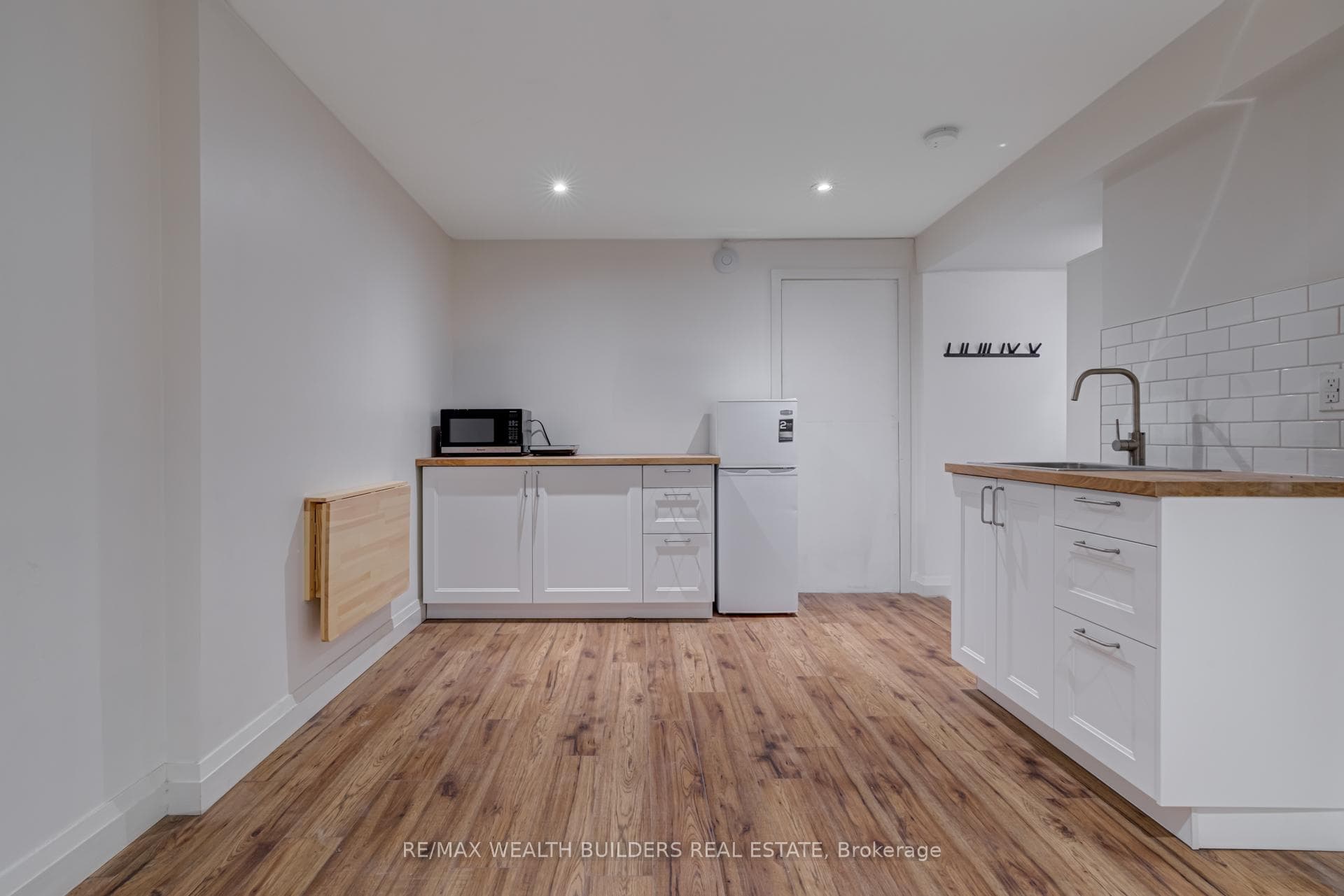172 indian road Crescent photo 5