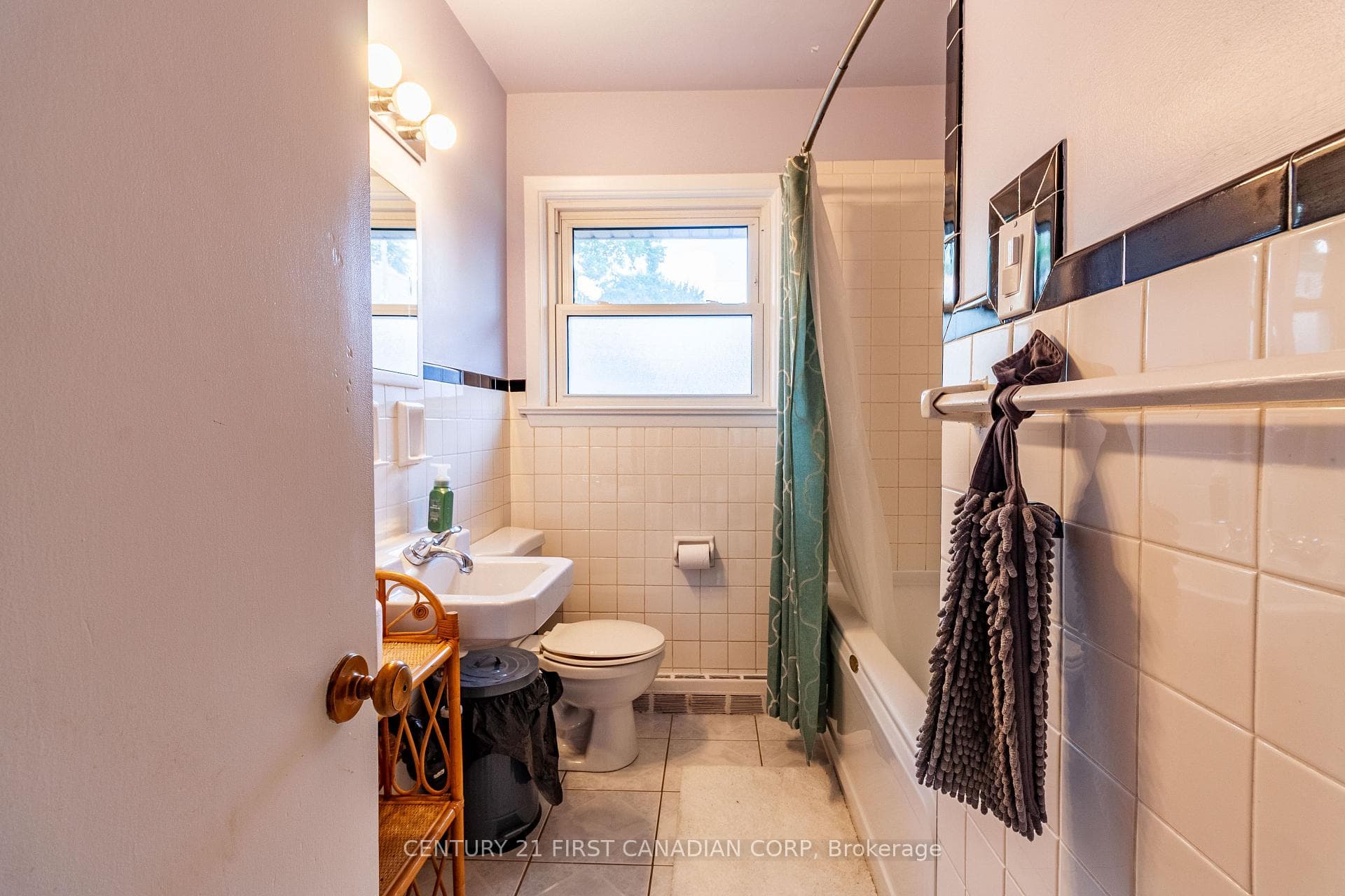 1721 Moffatt Avenue photo 34