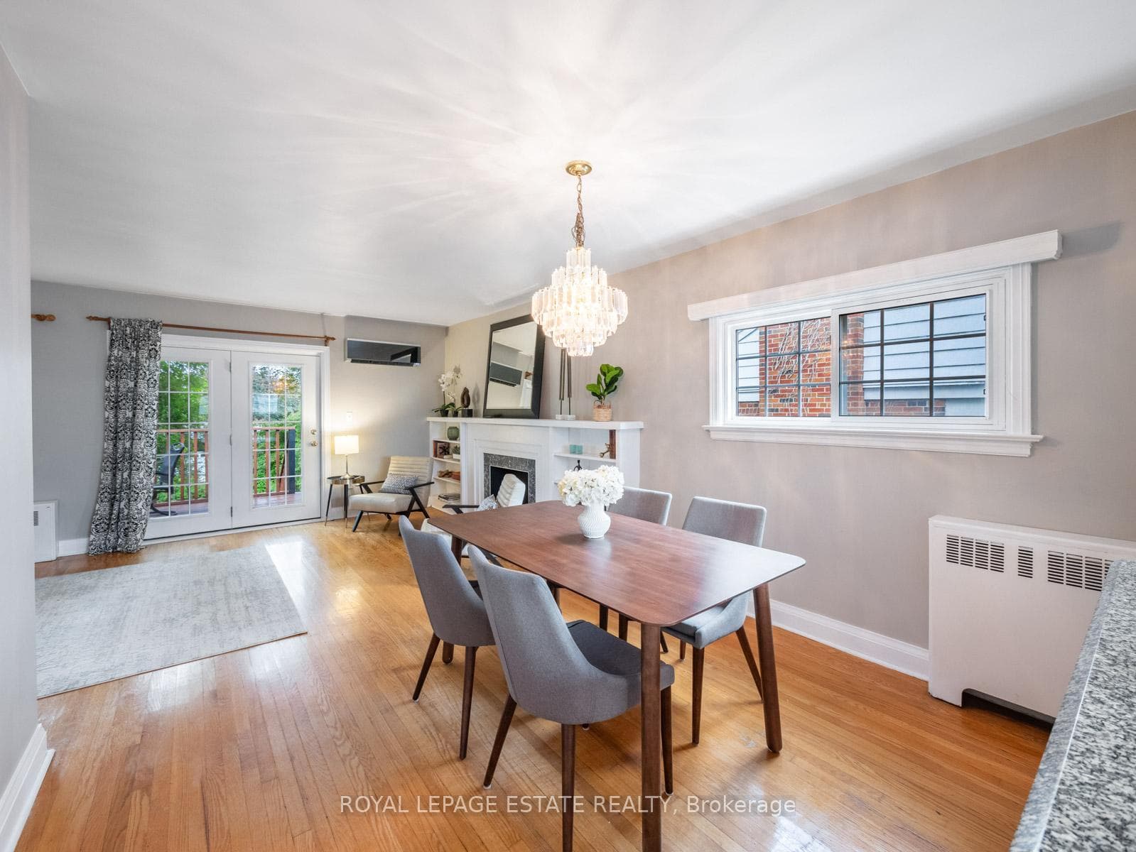 4669 Dundas Street photo 11