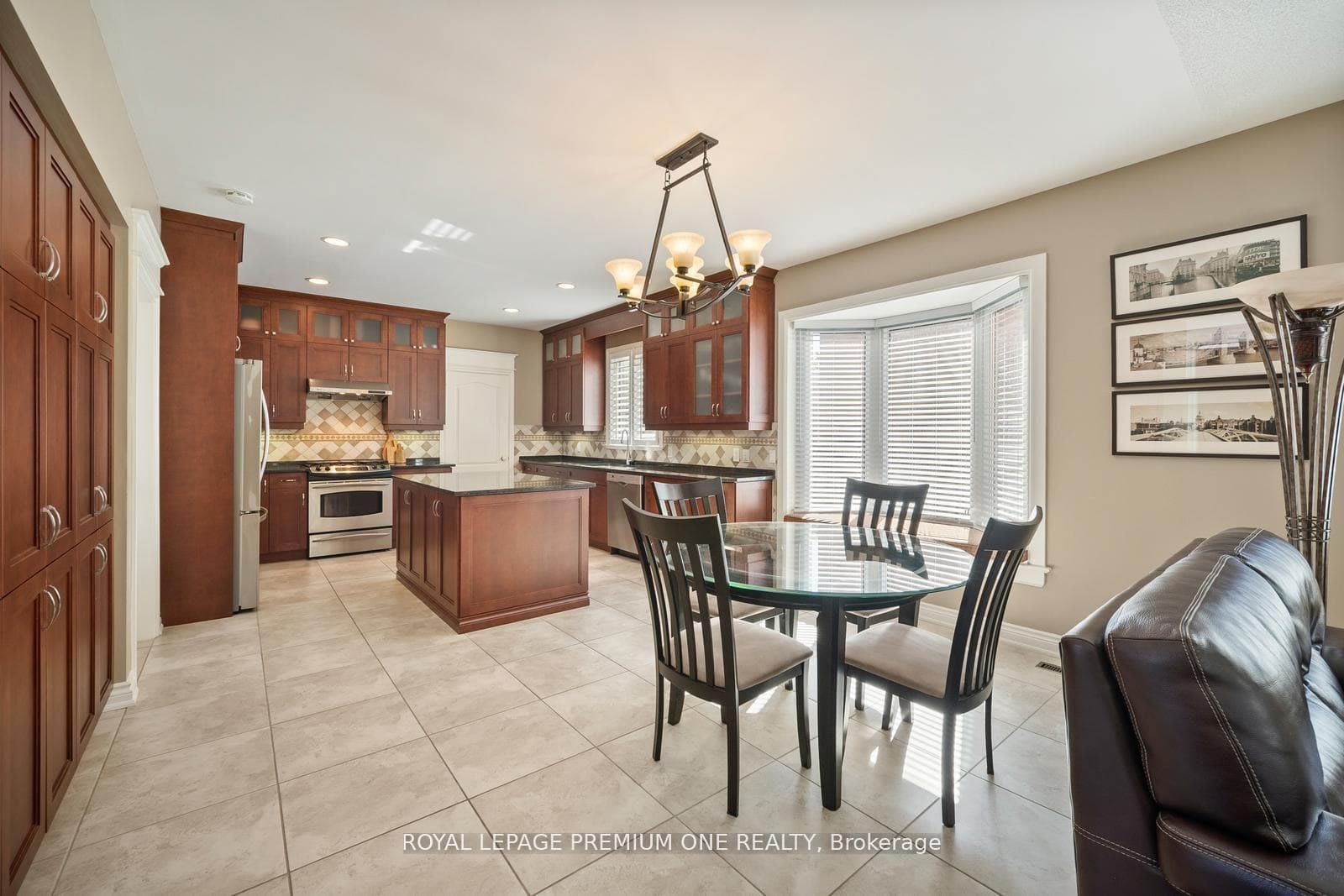 536 Village Parkway photo 12
