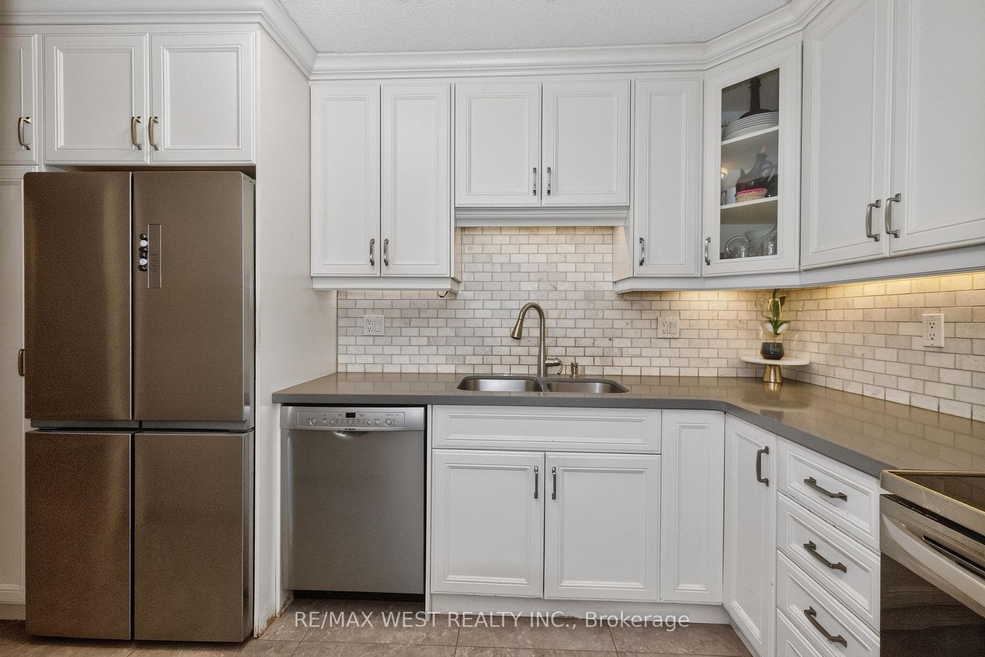 75 Emmett Avenue Unit 1514 photo 20