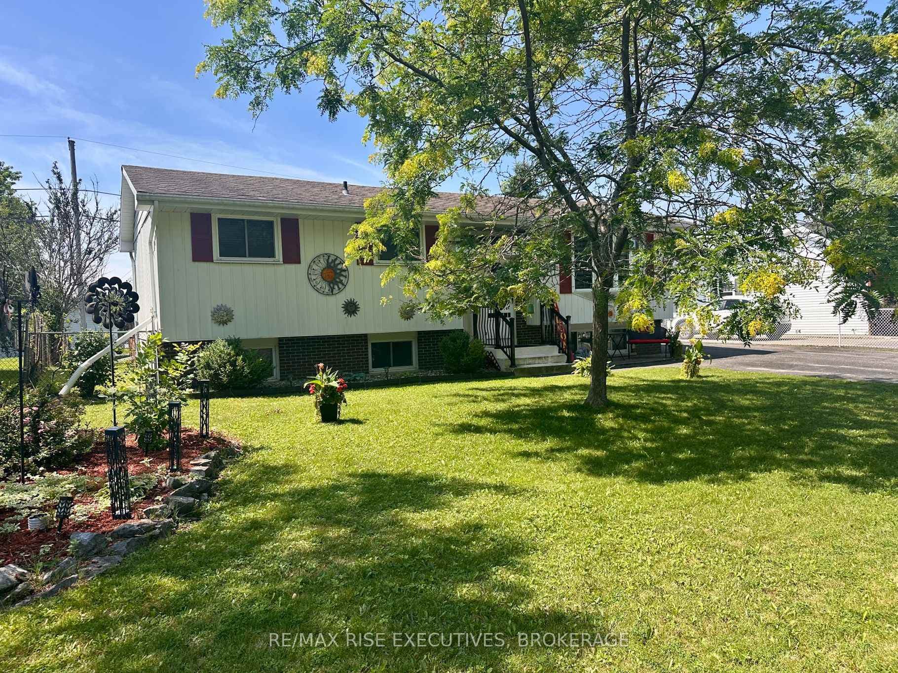 214 Amherst Drive photo 16
