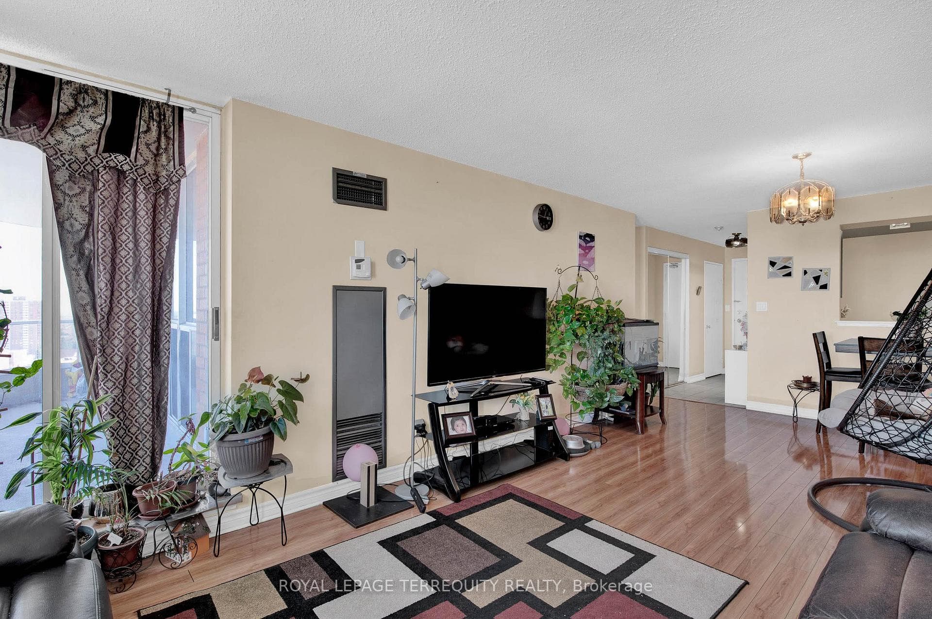 400 Mclevin Avenue Unit 1906 photo 9