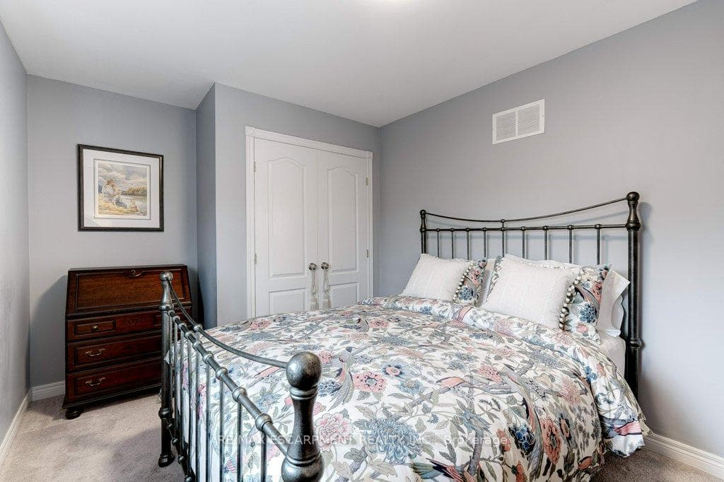 8 Tamarack Court photo 31