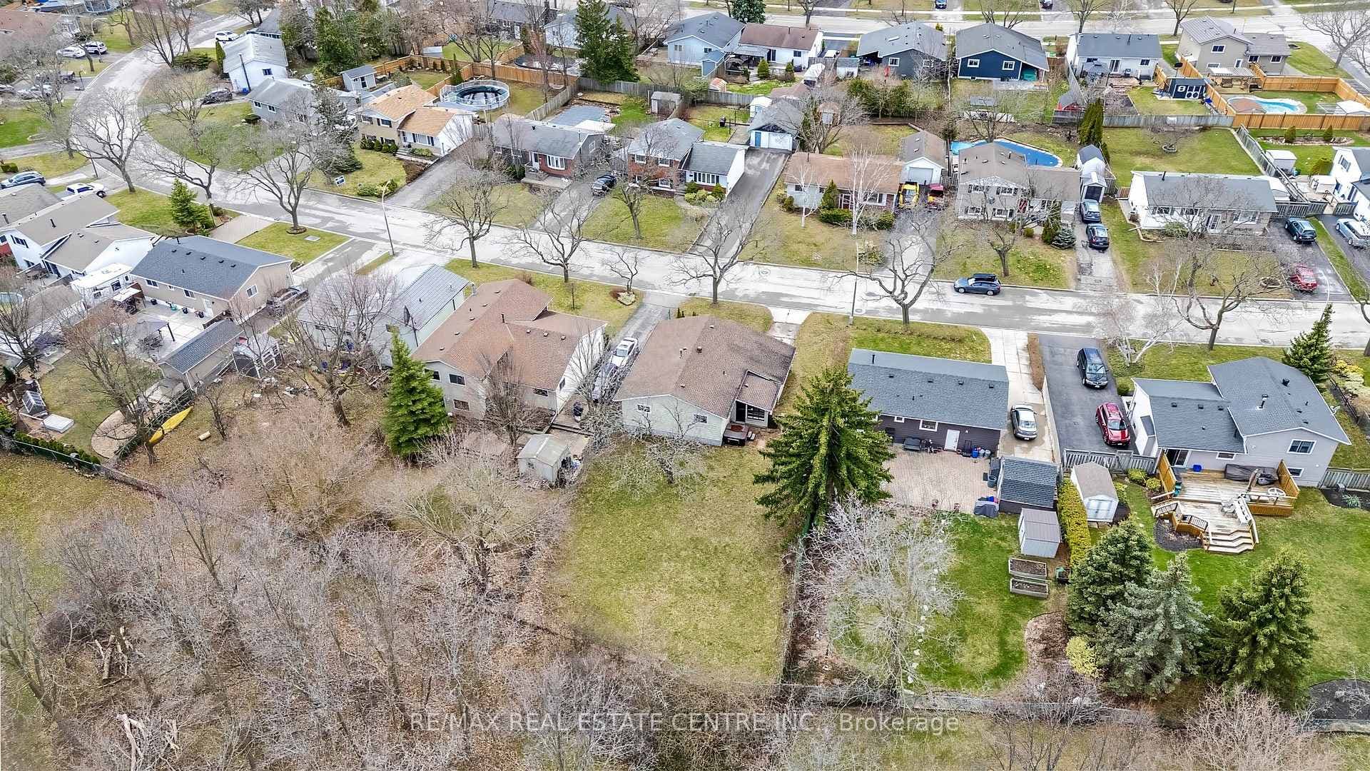 2123 Amesbury Crescent photo 37