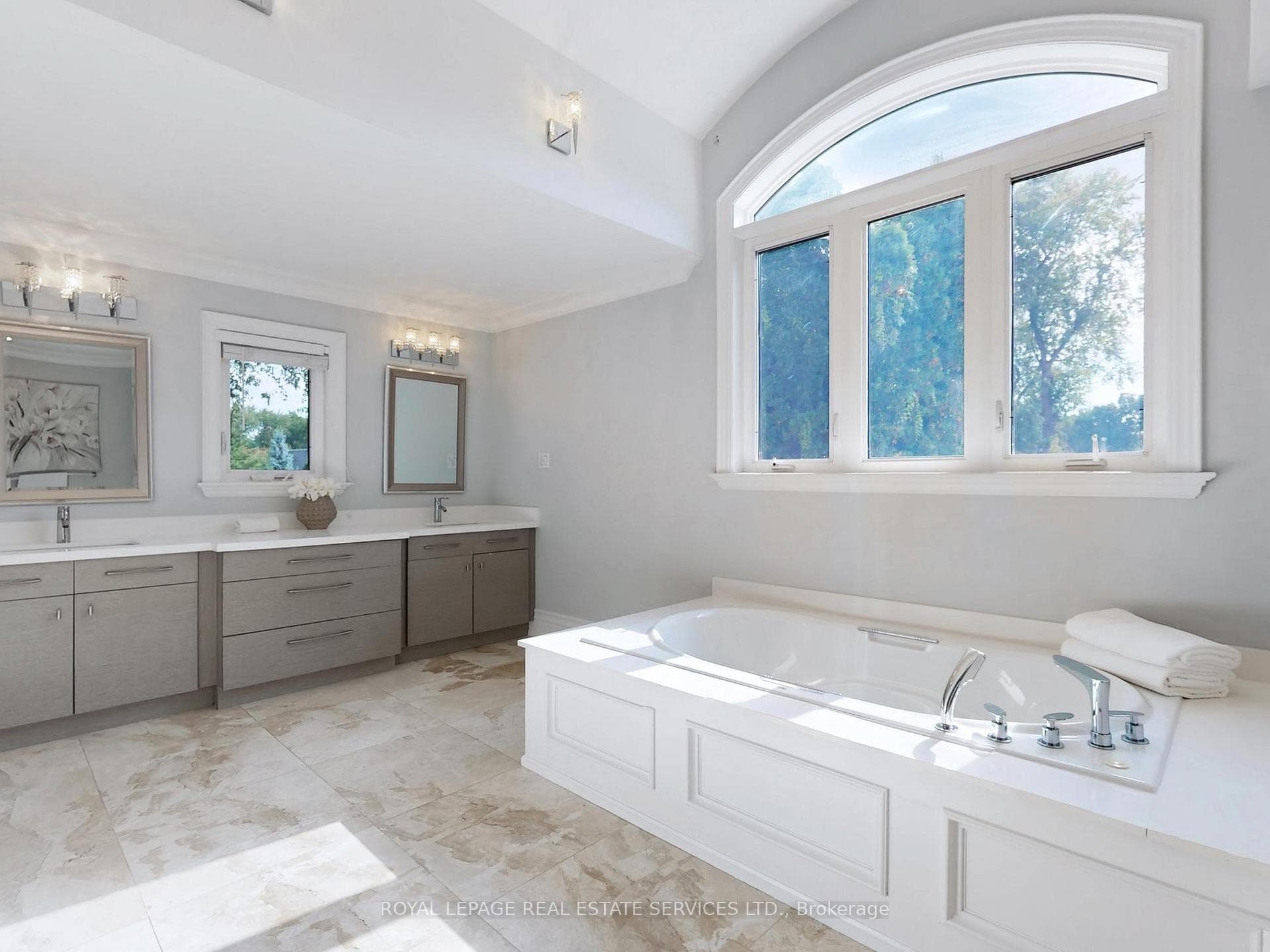 Luxurious Primary Ensuite, Heated Flr, Glass Show
