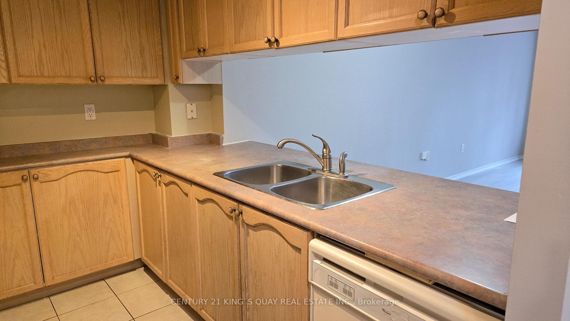 889 Bay Street Unit 403 photo 7