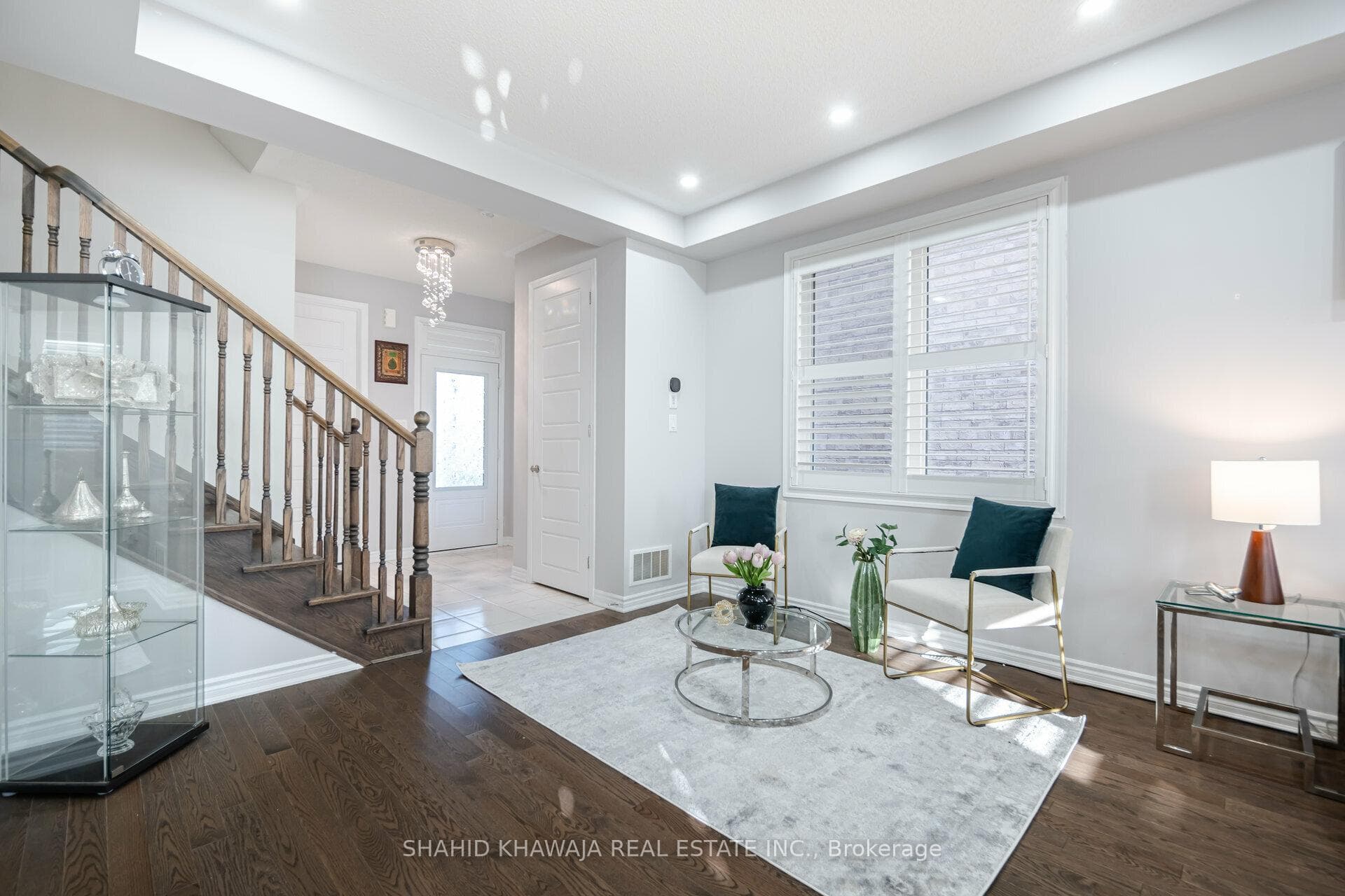 1300 Basswood Crescent photo 6