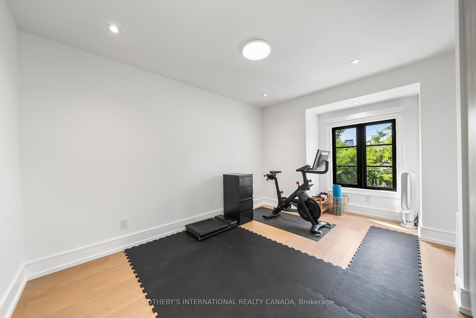 734 Avenue Road photo 30